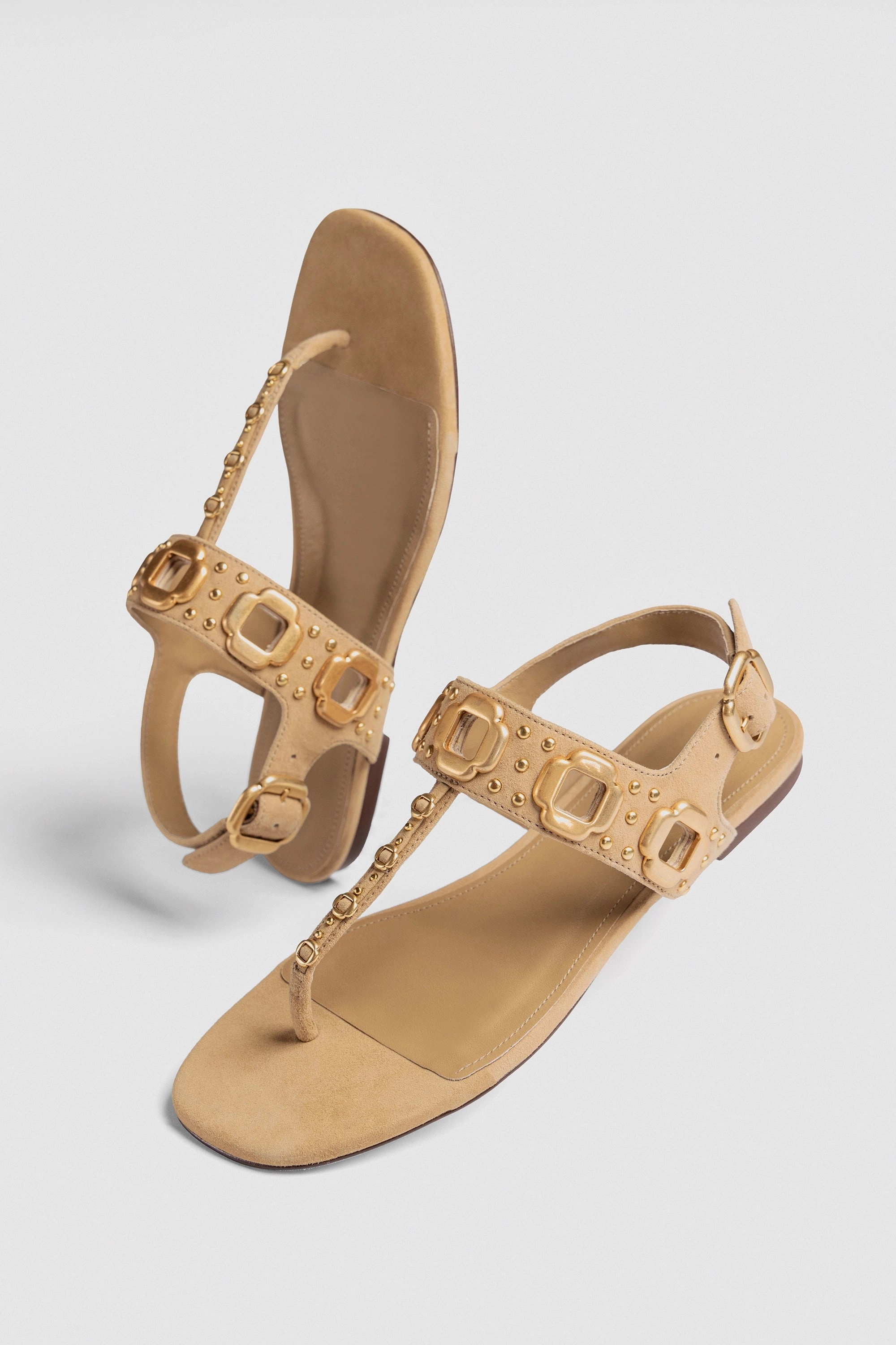 Milan Studs Thong Sandal In Peanut Suede Court Fast