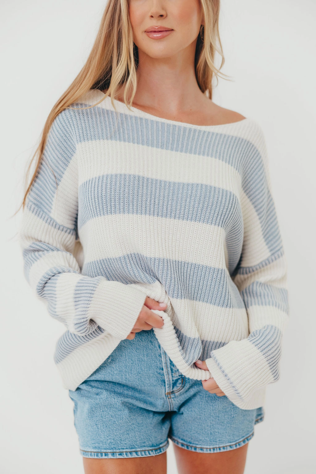 Wrinkle Resistant Treatment Compression Fit Technology Calloway Sweater in Light Blue White