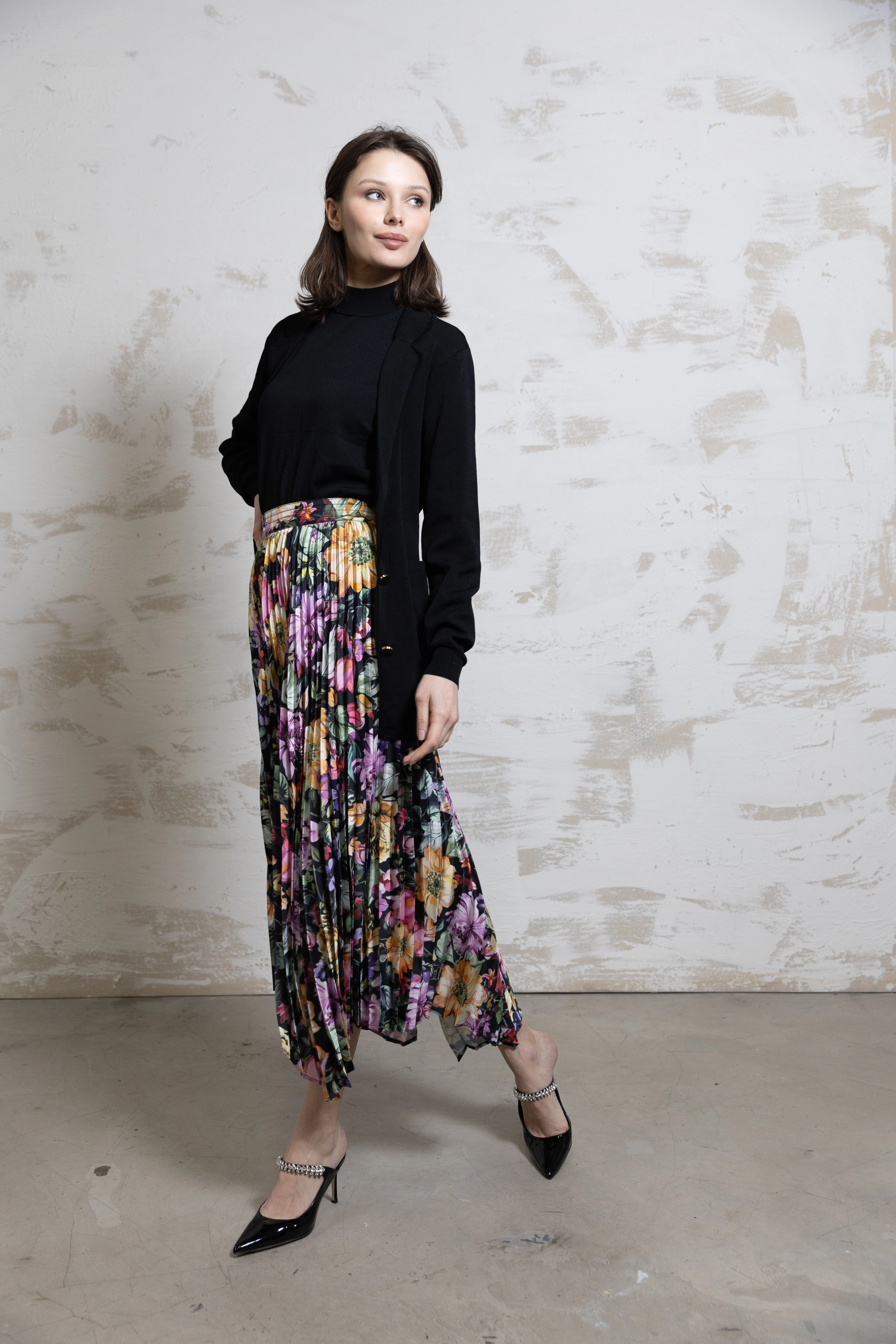 Floral Pattern Arrow Pleated Skirt - Floral