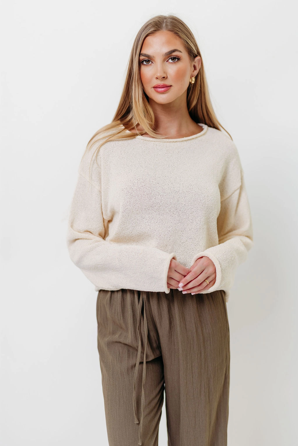 Sporty Style Contoured Armhole Design Ashwin Sweater in Cream