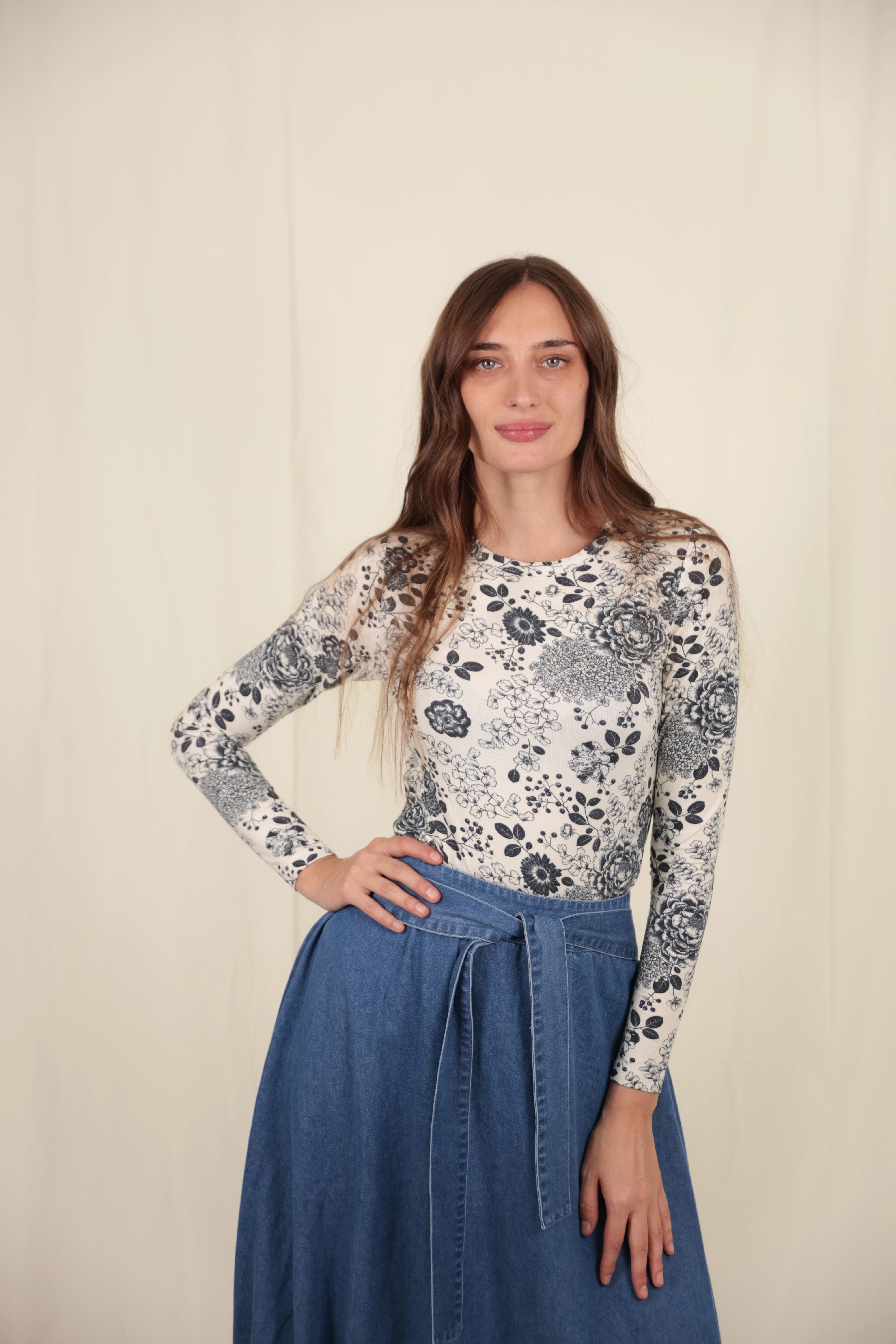 Sustainable Production Methods WrinkleResistant Cloth B&W Floral Tee