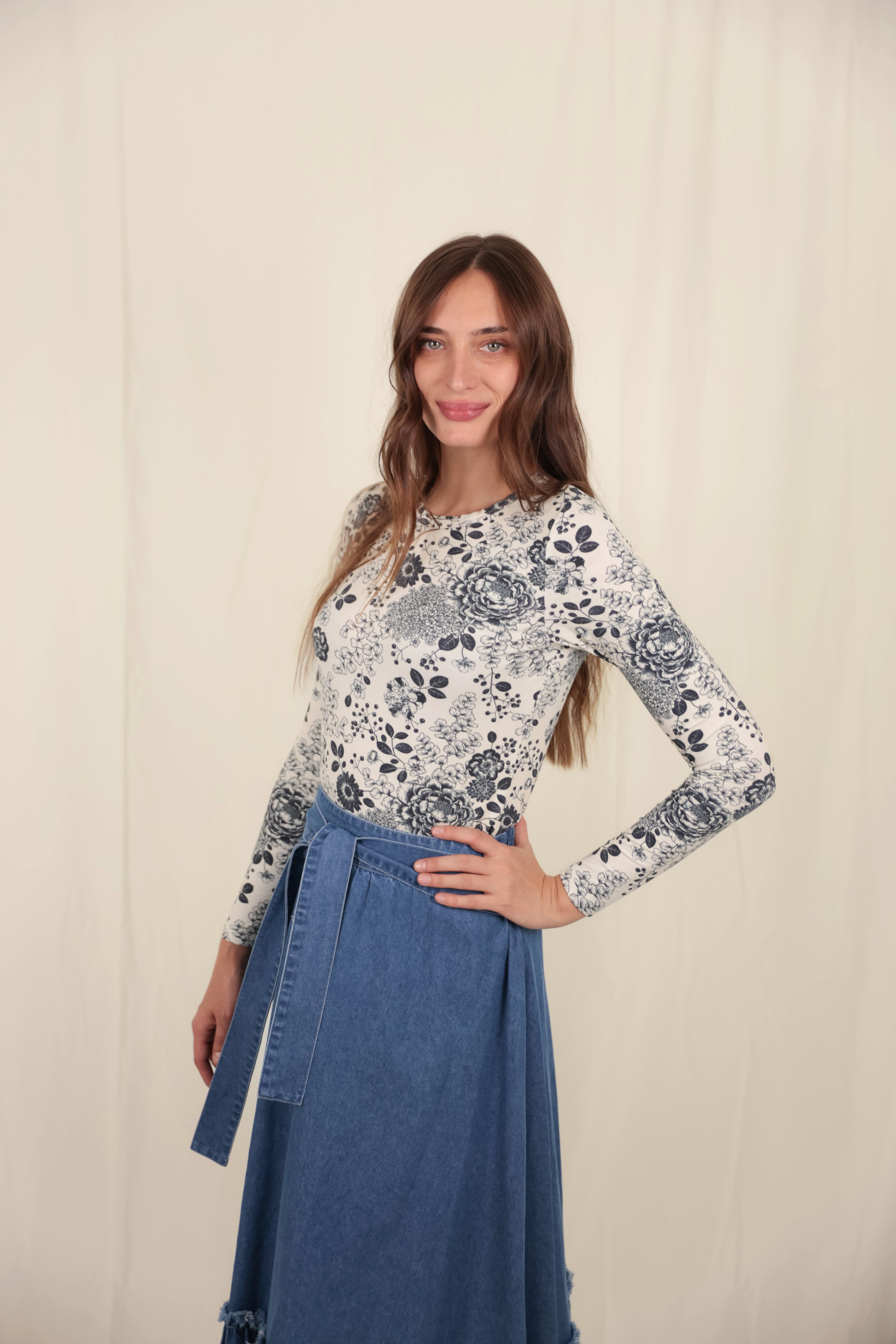 Butter Soft Handfeel BrushedInnerLining B&W Floral Tee