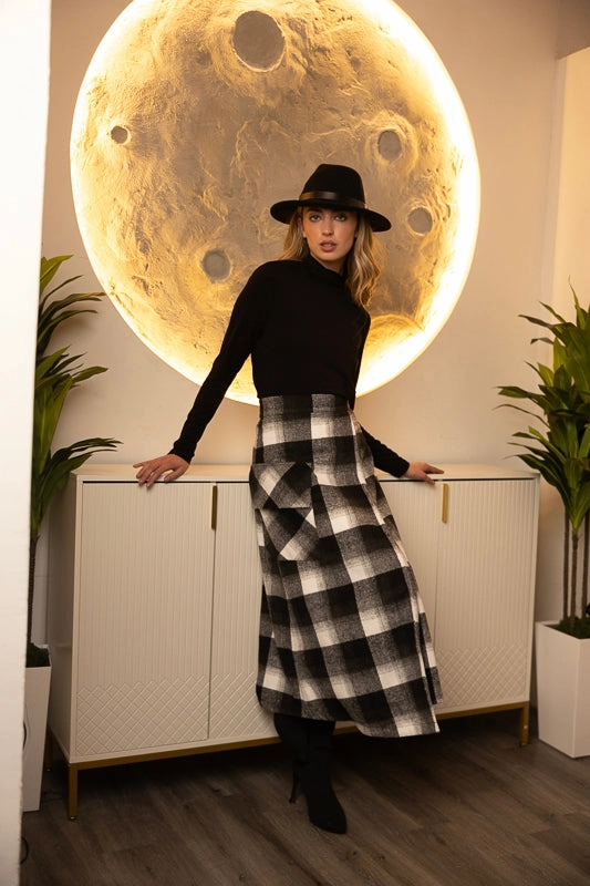 B&W Plaid Skirt Fashion Detail