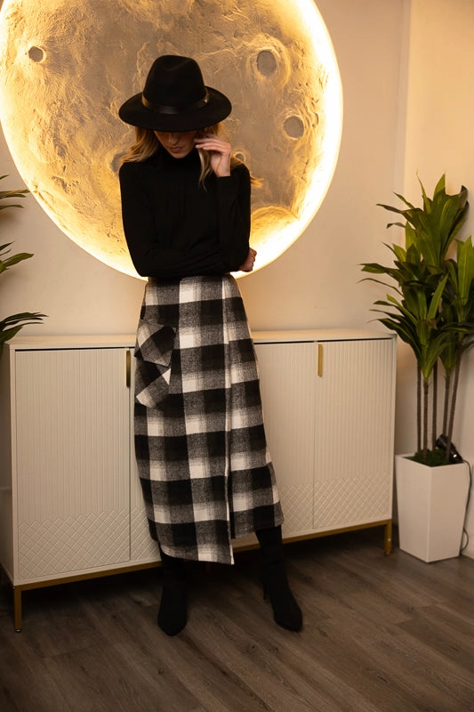 Reinforced Hemline Two Tone Trim B&W Plaid Skirt