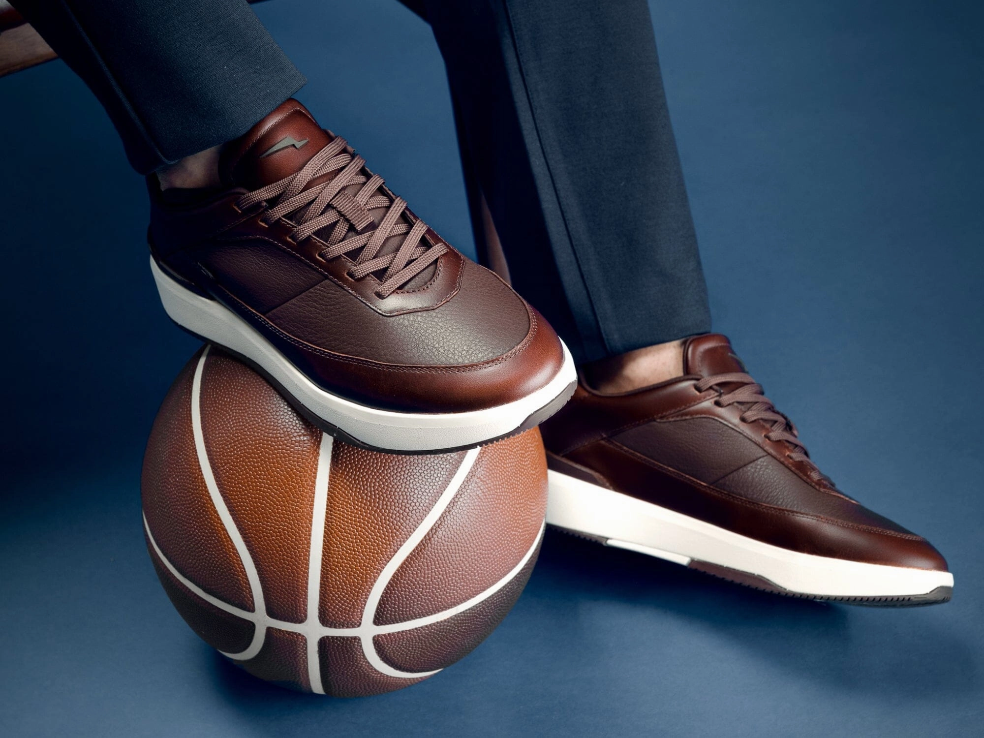 True Hold Sleek Silhouette Baller One Light Flex Edge