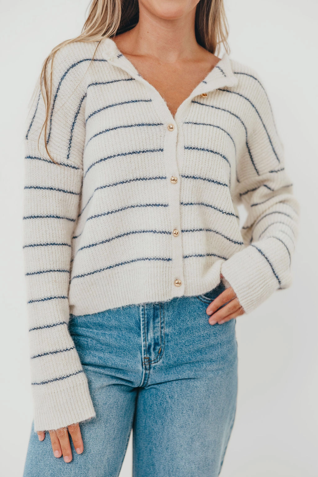 Bellevue Cardigan Top in Ivory Navy Active Design