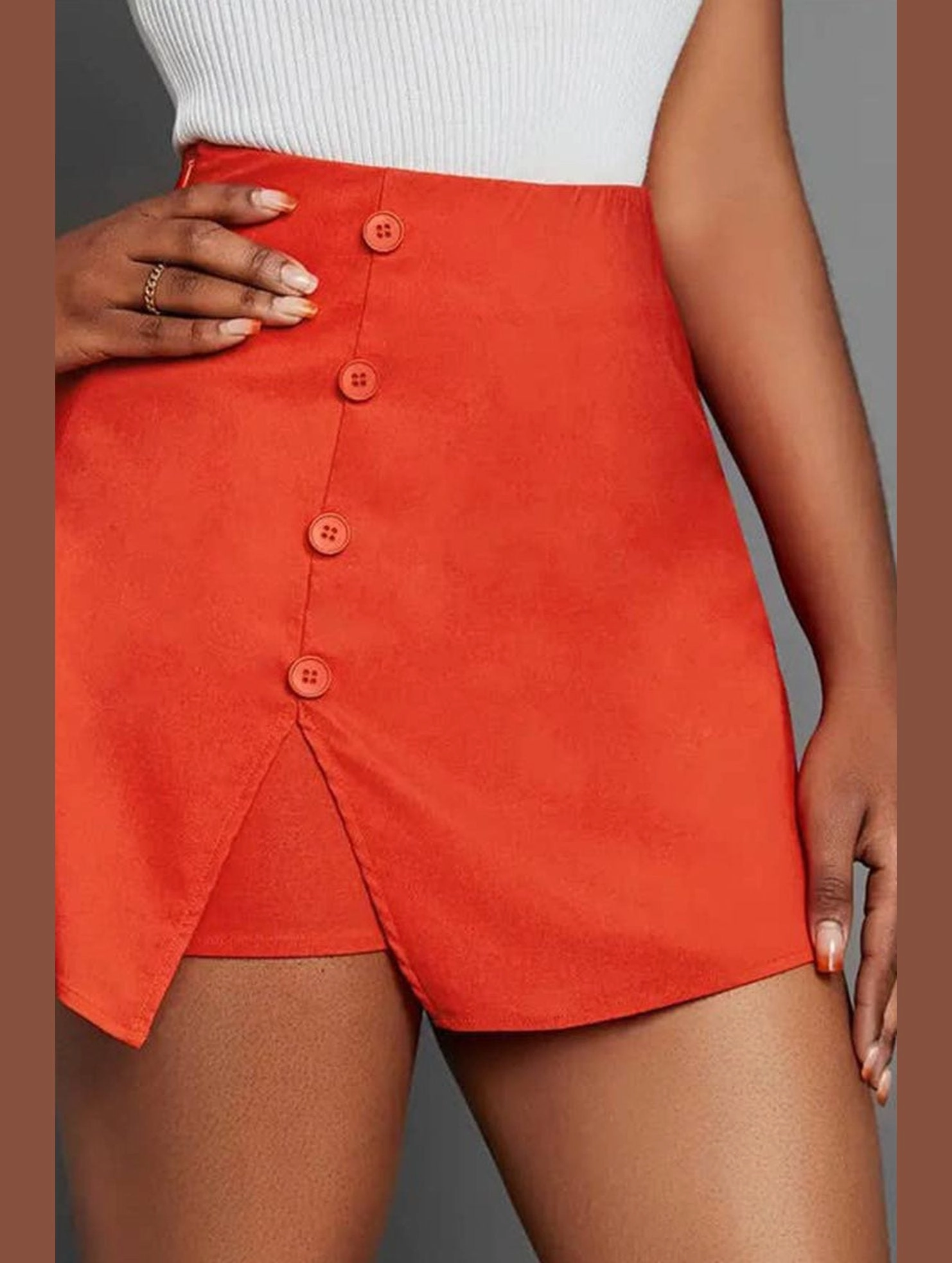 BUTTON-EMBELLISHED SOLID COLOR SPLIT SKIRT_CWBSS0181 Chic Fit