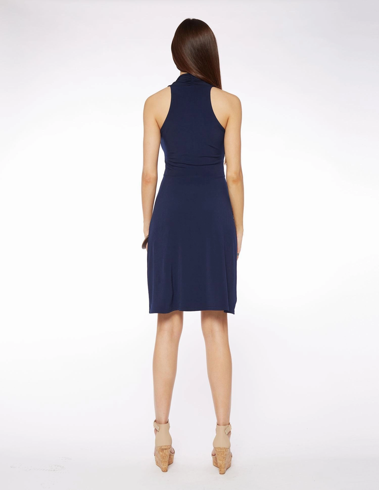 Relax Layers Smart and Elegant Viereck Belcove Dress