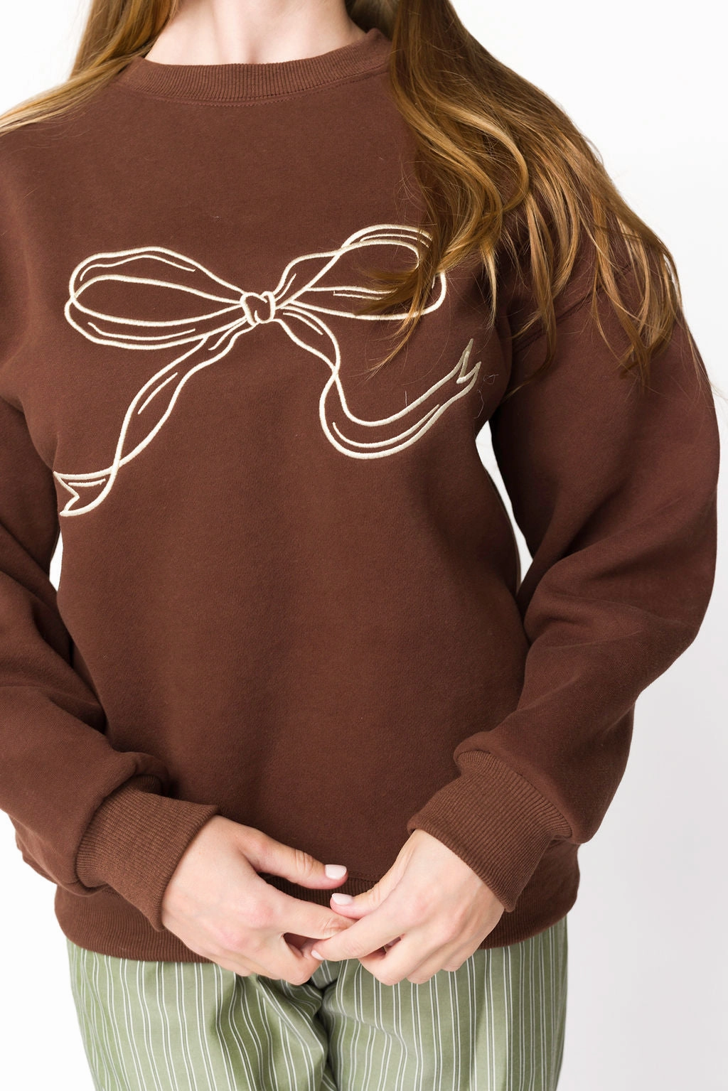 CompressionFit Interlock Stitching Claire Embroidered Bow Sweatshirt in Chocolate *Final-Sale*