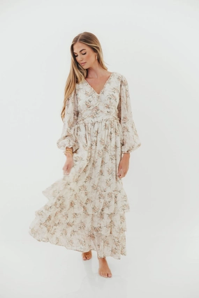 Shenae Ruffled Tiered Floral Maxi Dress in Vintage Cream Casual Mode Minimal Aesthetic