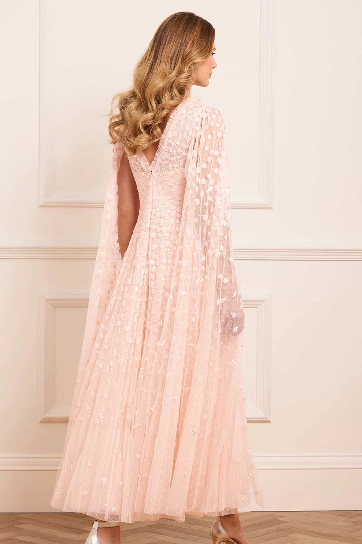 Simple Style High Cut Clover Cape Sleeve Ankle Gown