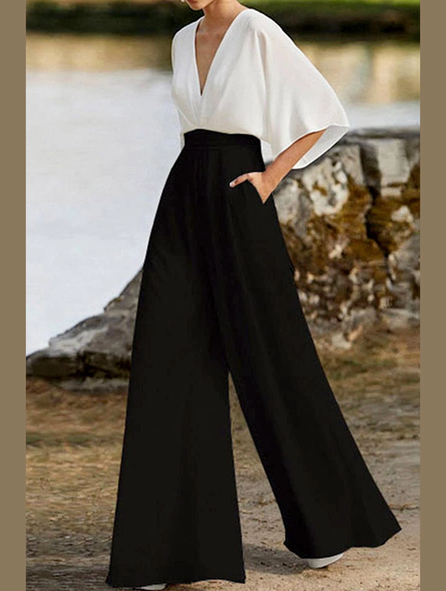 VersatileNeckline COLOR-MATCHING POCKET V-NECK ROMPER_CWSJS0774