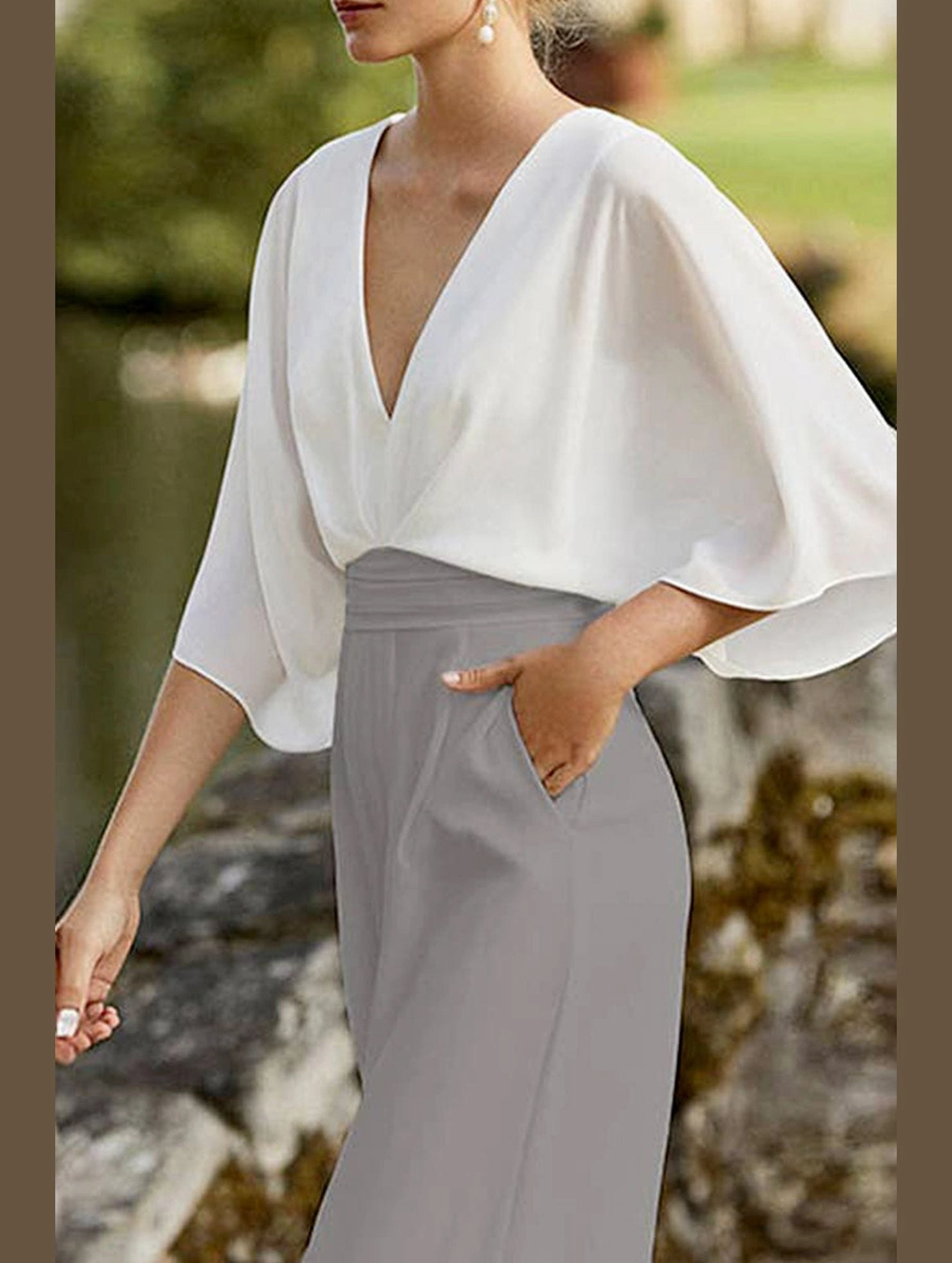 COLOR-MATCHING POCKET V-NECK ROMPER_CWSJS0774 Charming Relax