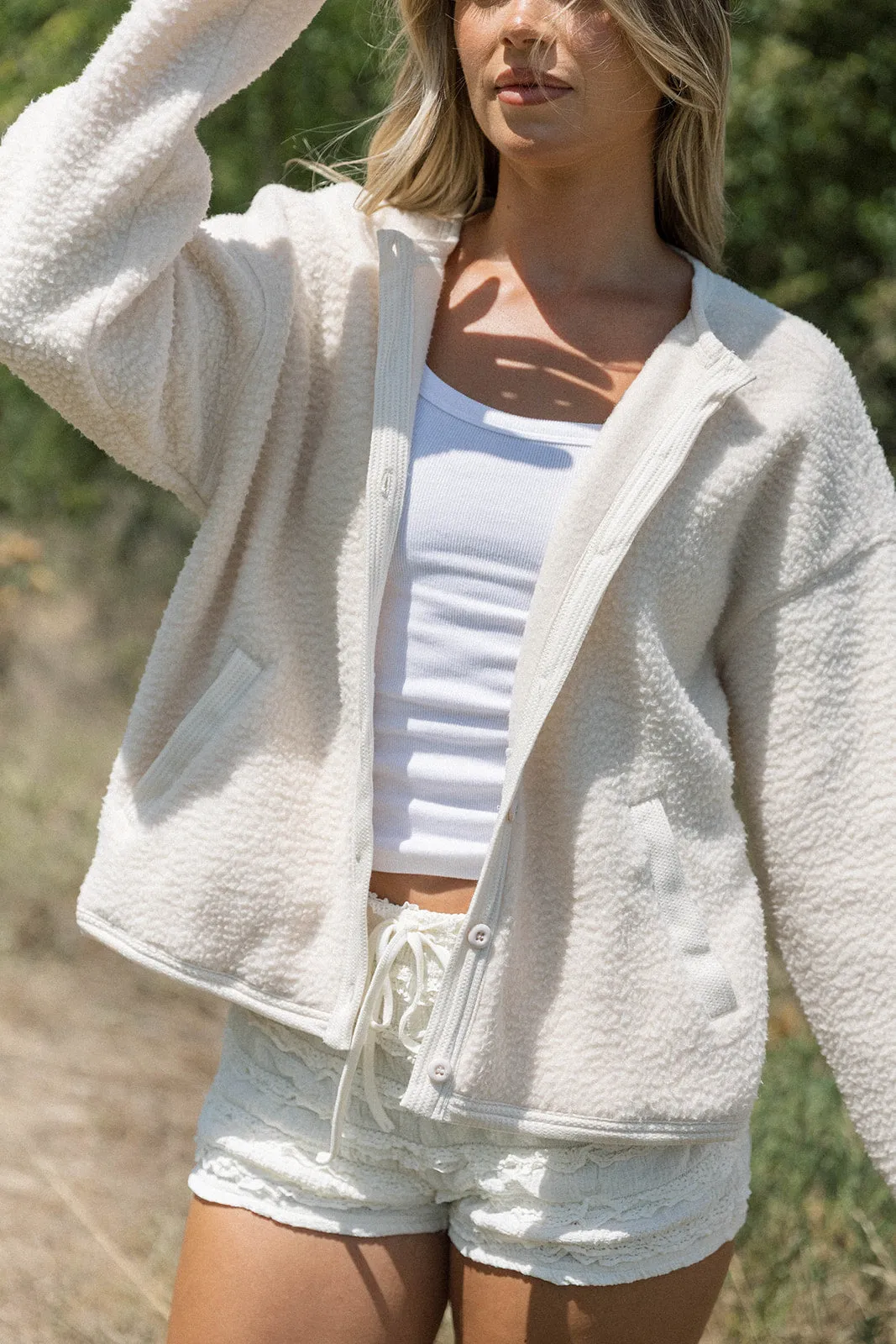 ContrastStitching Everyday Comfort Bradley Contrast Sherpa Button-up Jacket in Cream