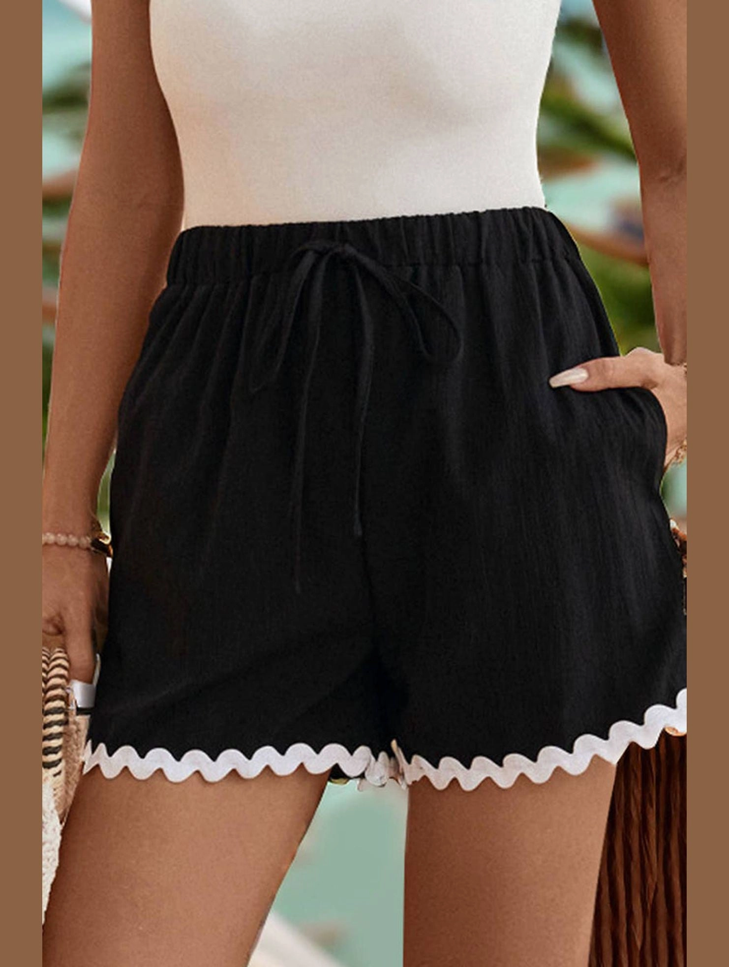 Quick-Dry Material Anti Friction Lining CONTRAST COLOR LACE CASUAL ELASTIC SHORTS_CWBSP0268