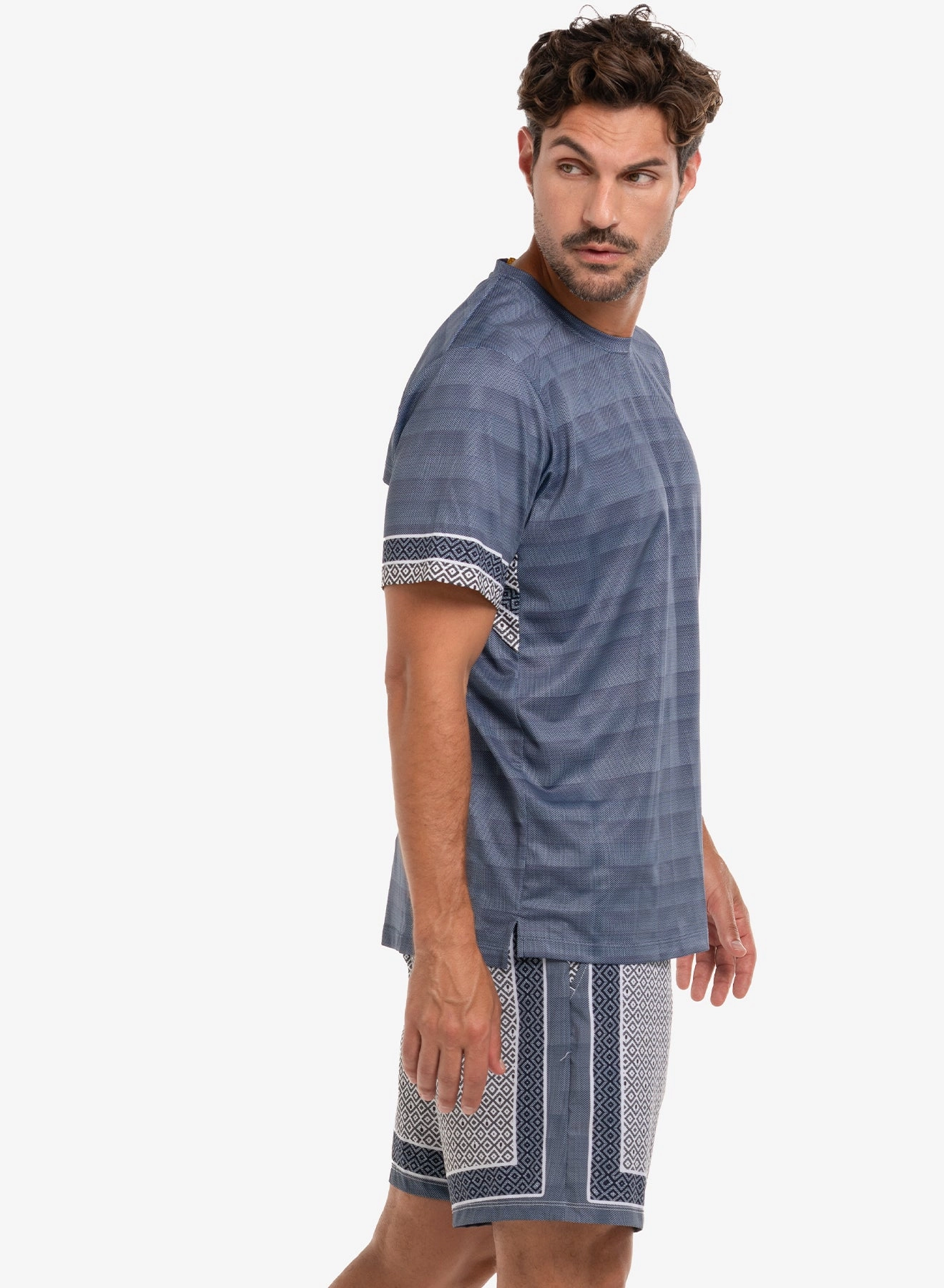 Non Restrictive Armhole Cut The Pickler Vented Short Sleeve