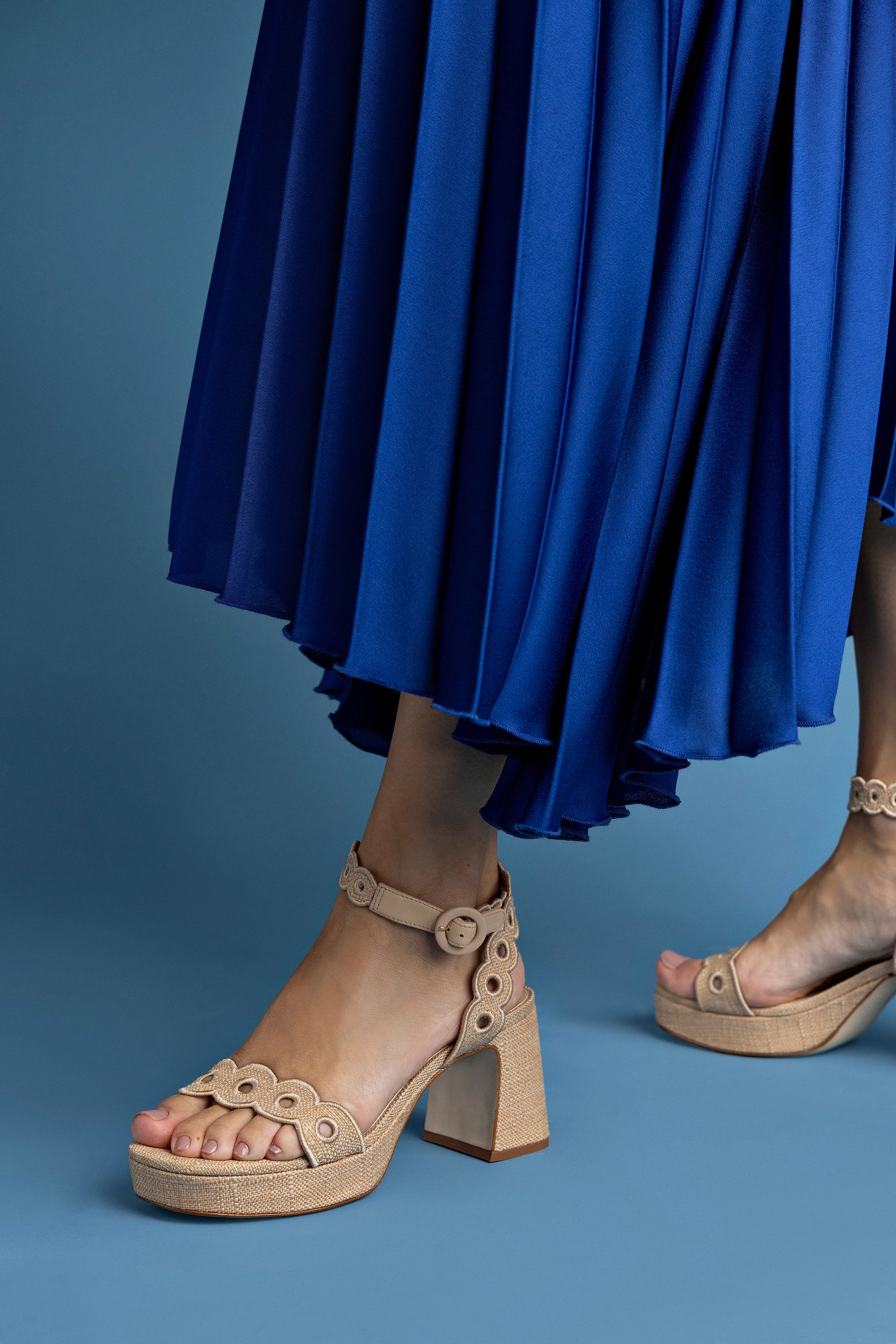 Dolly Broderie Low Sandal In Beige Raffia Long Move Park Day