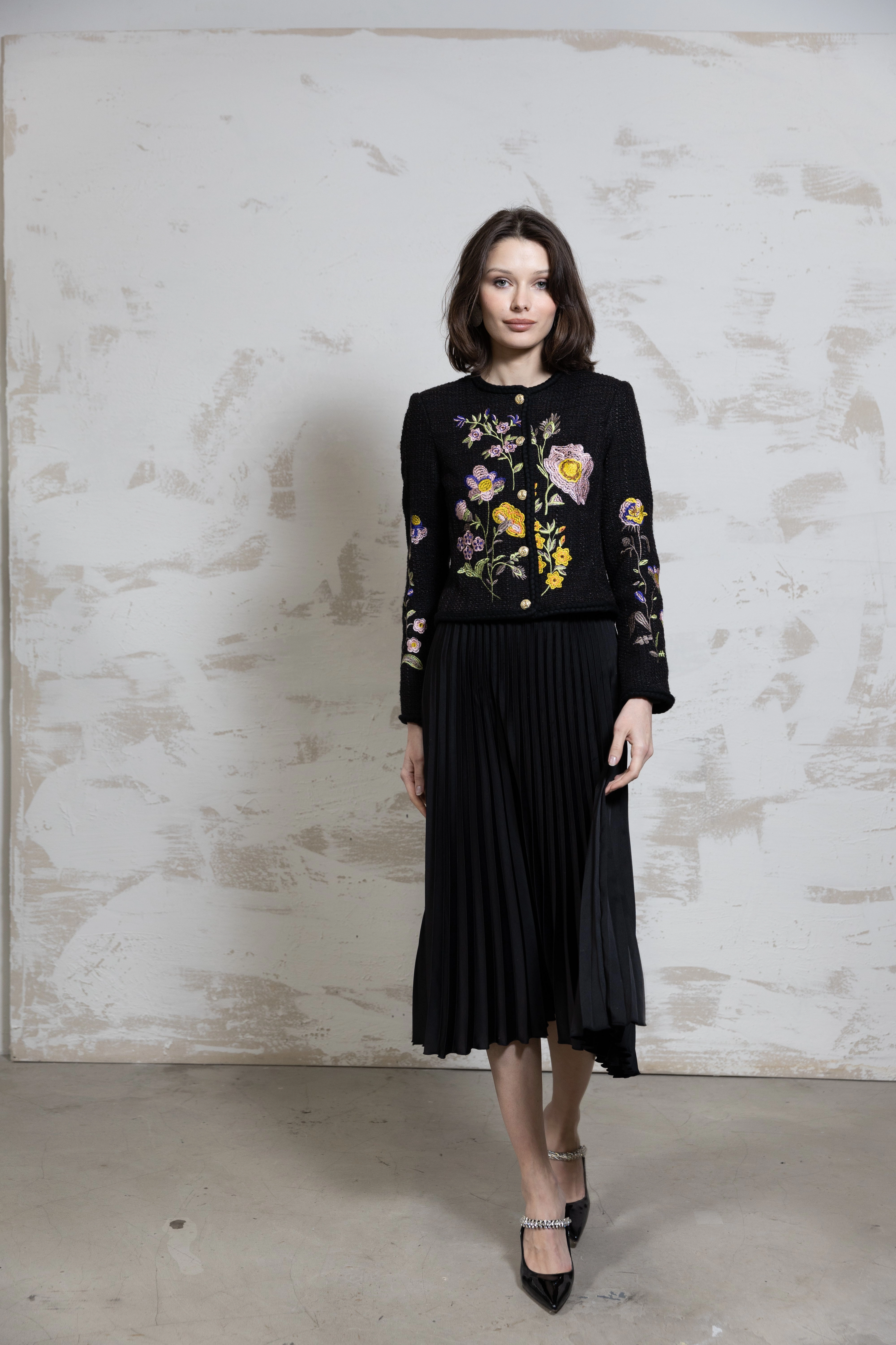 Earth Tones Thermoregulating Fabric Arrow Pleated Skirt - Black