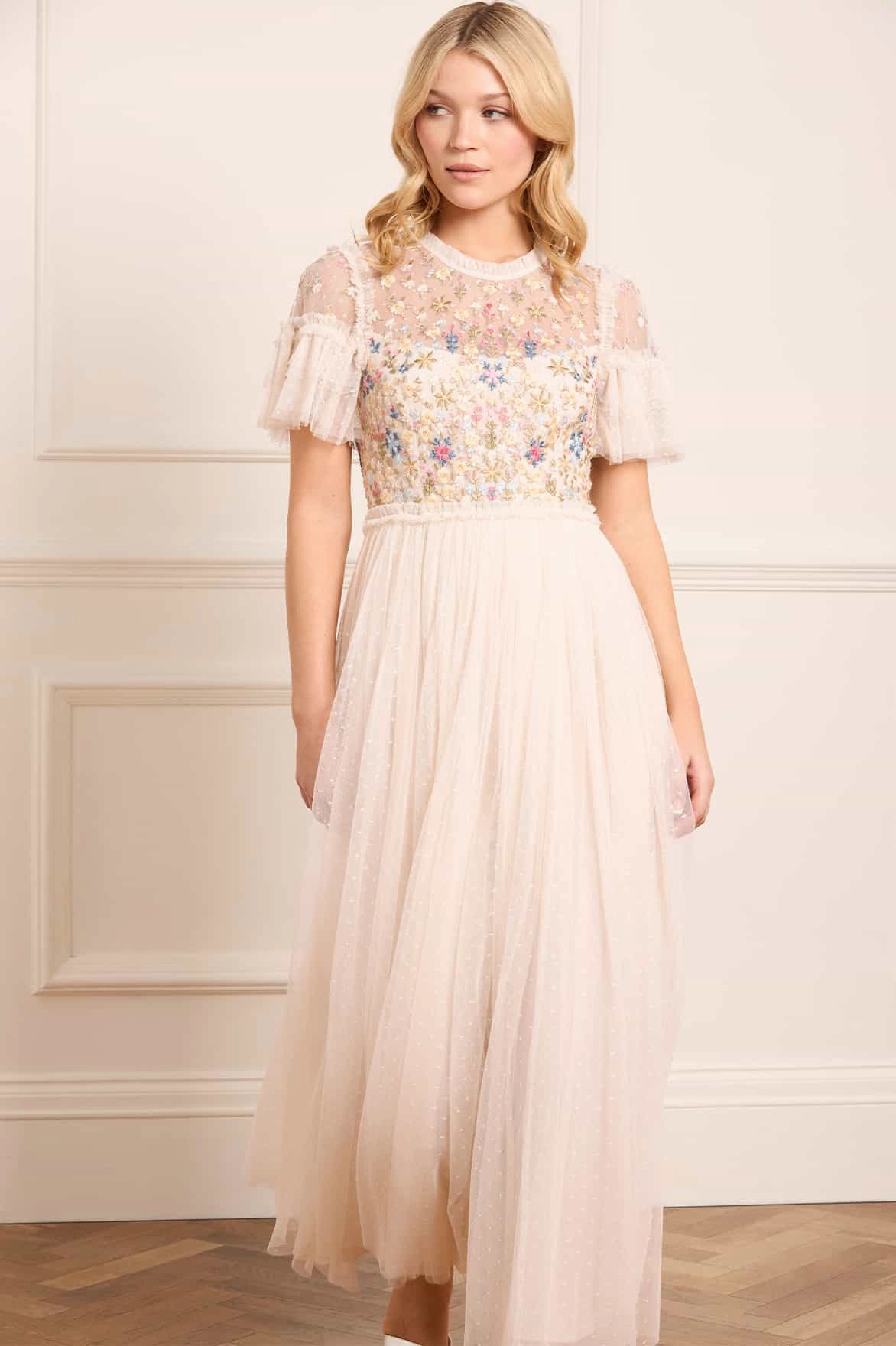 Comfy Comfort Flowerbed Embroidery Bodice Round Neck Ankle Gown