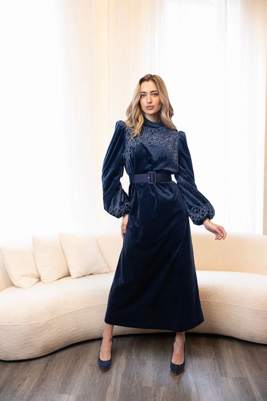 Elizabeth Velvet Dress Street Mode Luxe Appeal