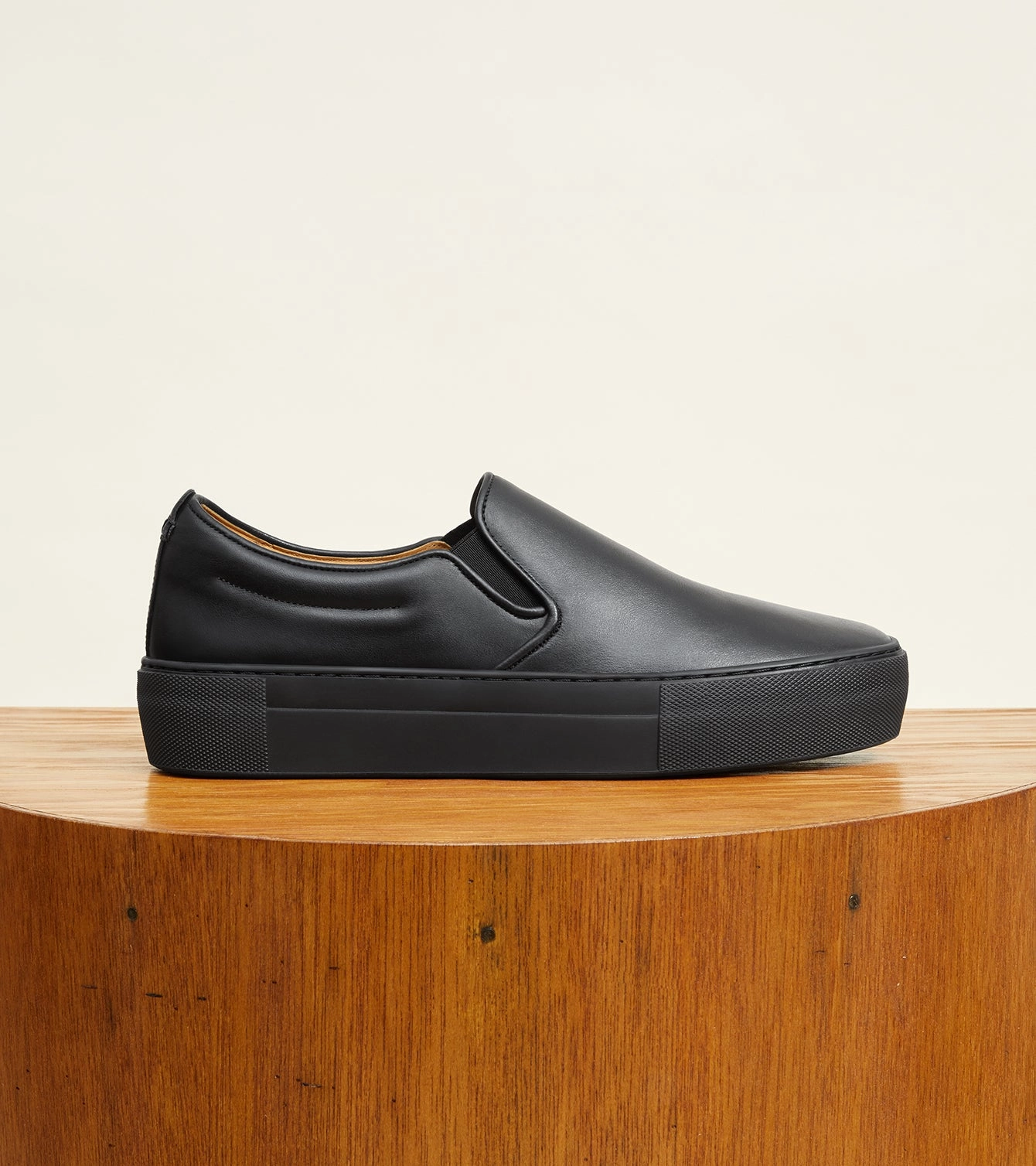 Evie Vibration Dampening Vegan Leather Construction