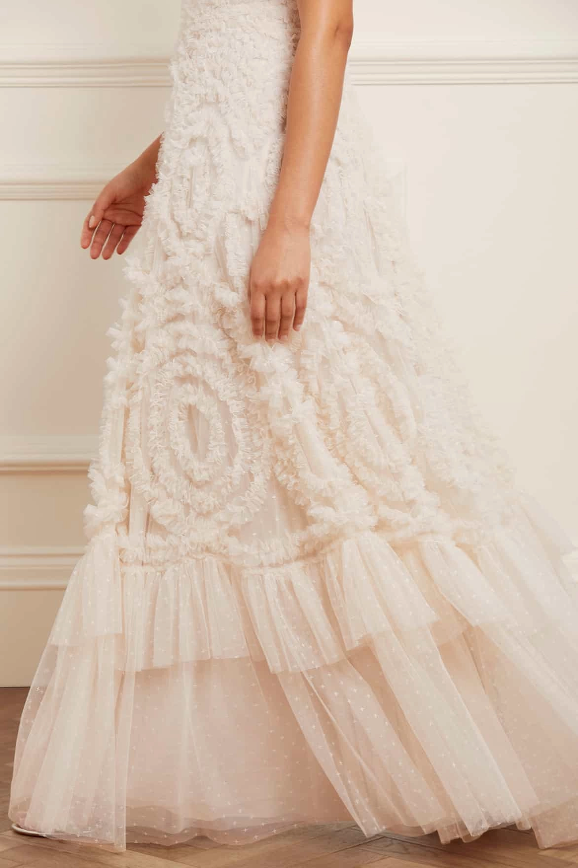 Verity Ruffle V-Neck Gown Fashionable Wear Puff-Sleeve