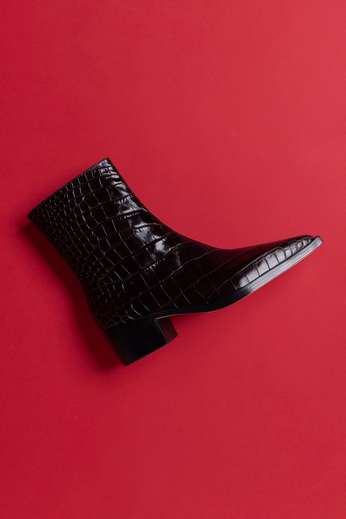 Pure Black Quick Dry Technology Florencia Low Boot In Croco Brown Leather