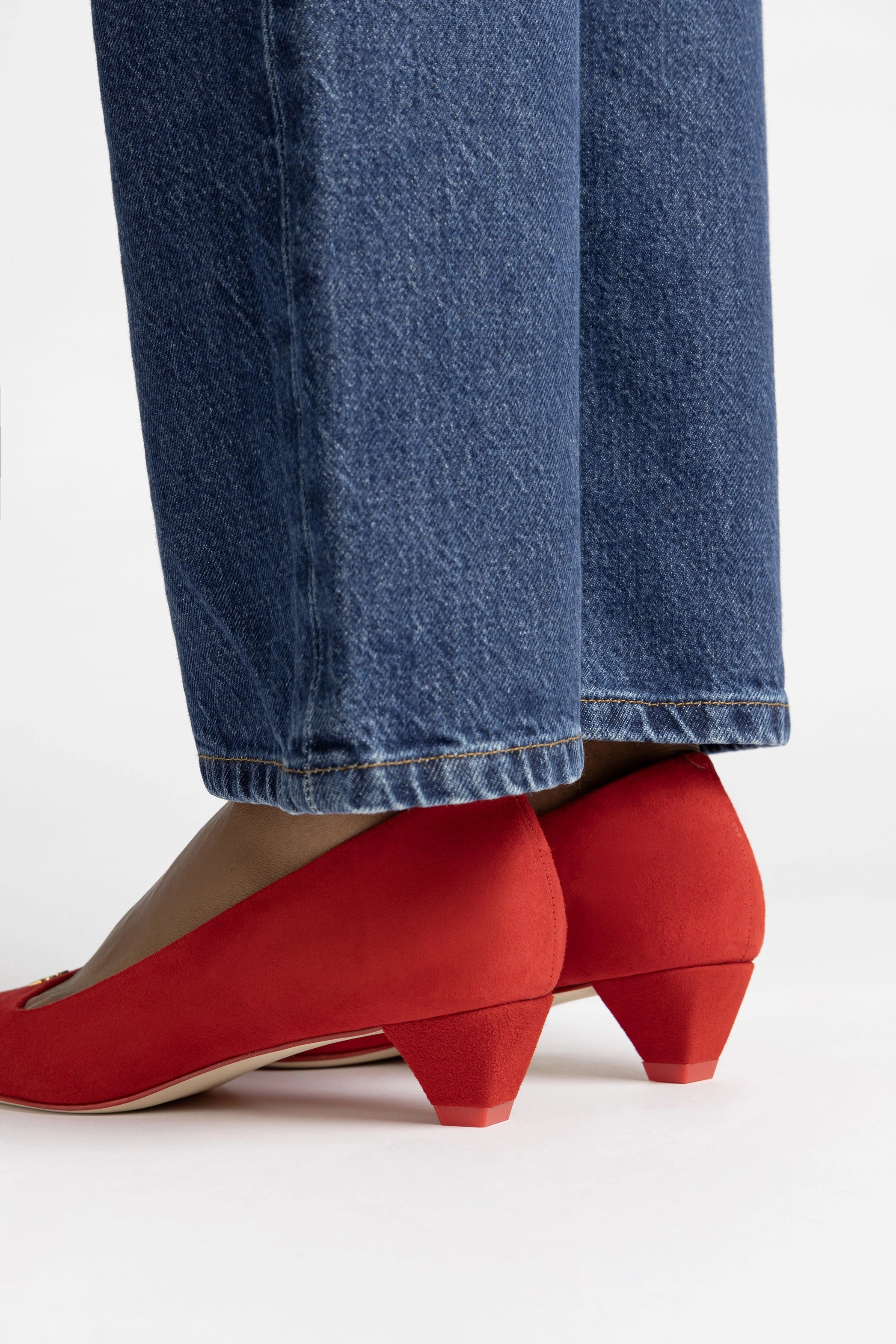 Ruth Pump In Scarlet Suede Quick Dry Textile
