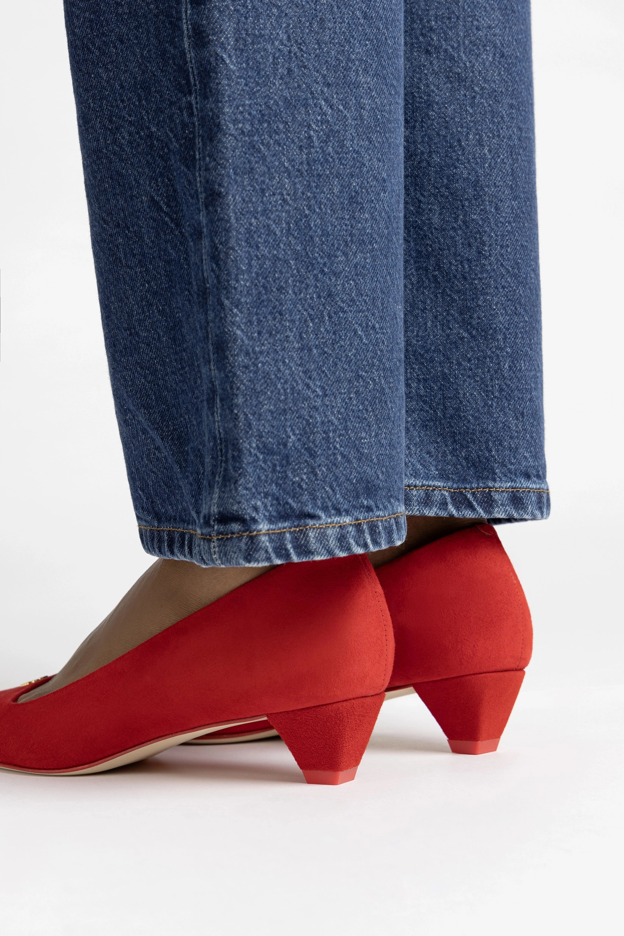 Ruth Pump In Scarlet Suede Durable Build Airport Travel Elastic Sling