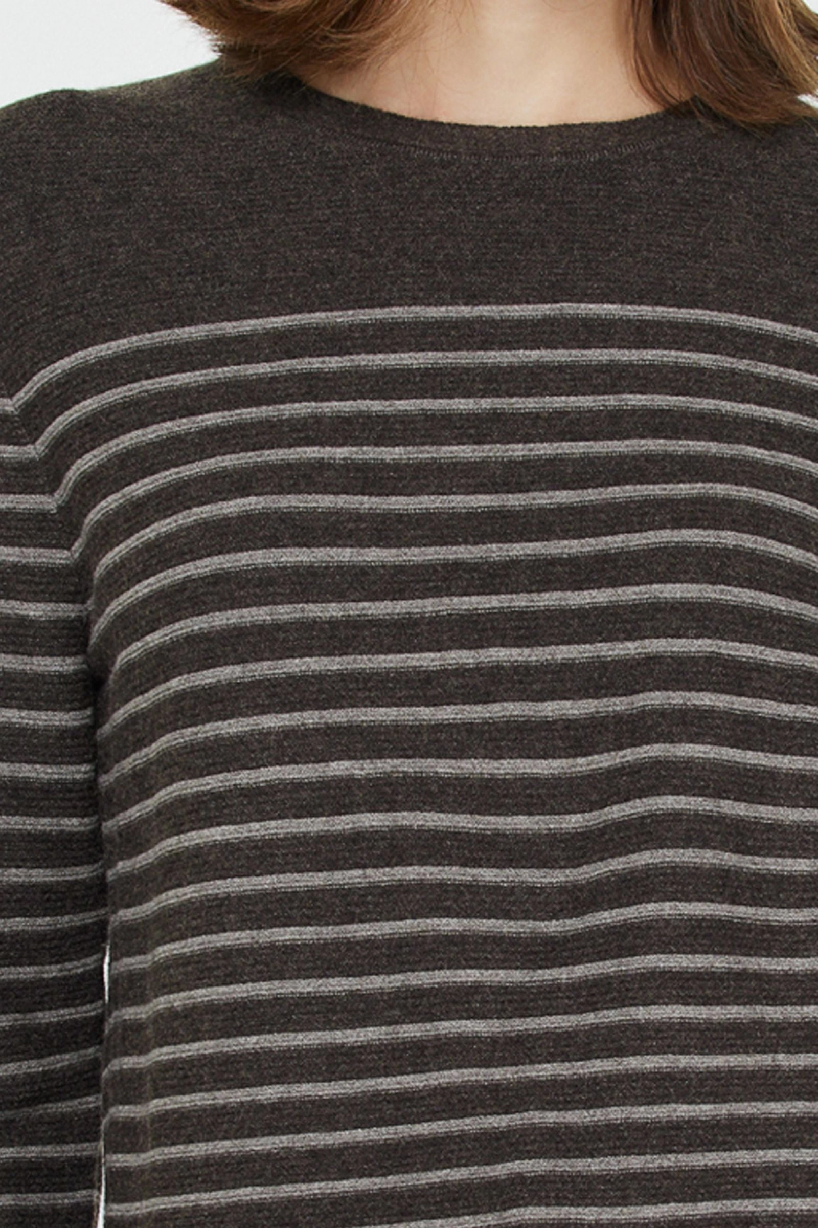 STRIPED SWEATER FadeResistant elegant design