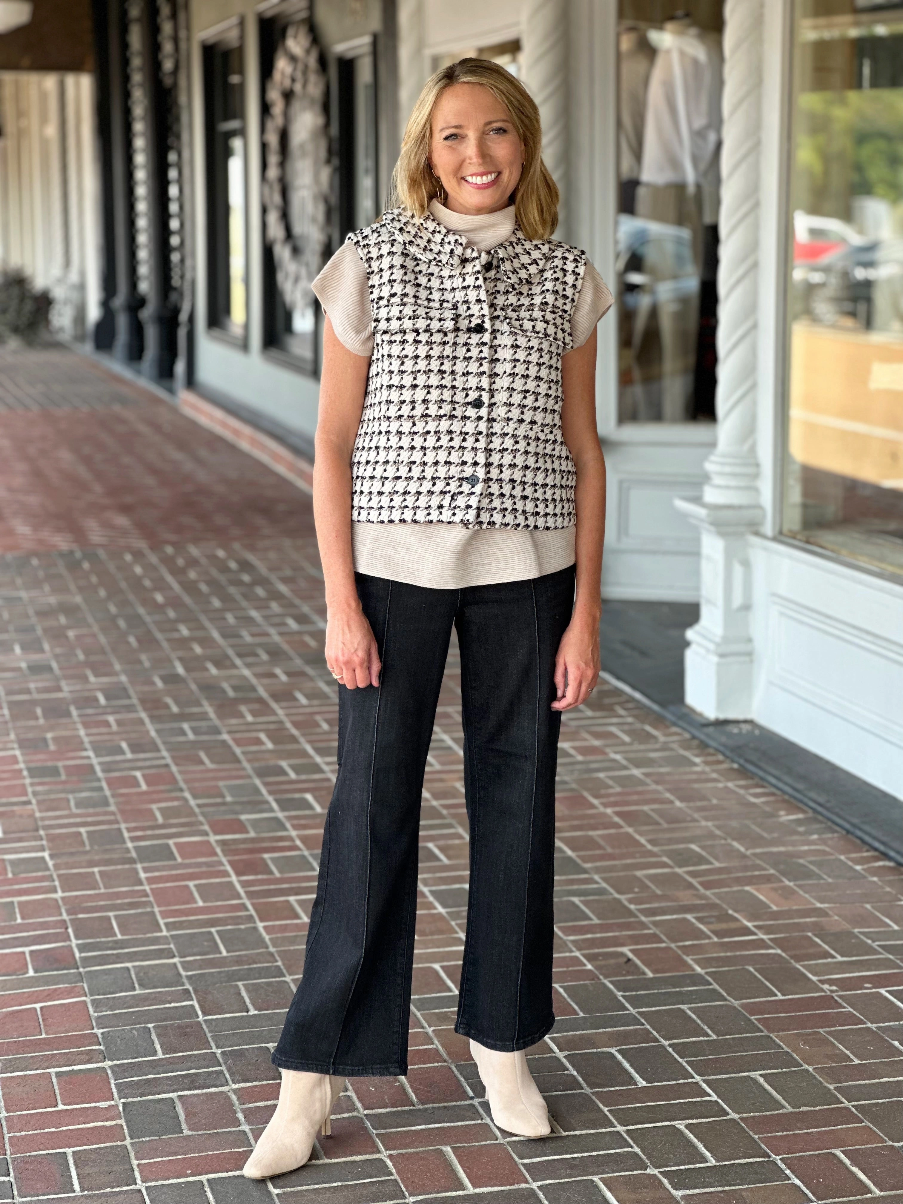 Sporty Sweatshirt Non Chafing Edges French Dressing Tweed Vest in Ivory/Black