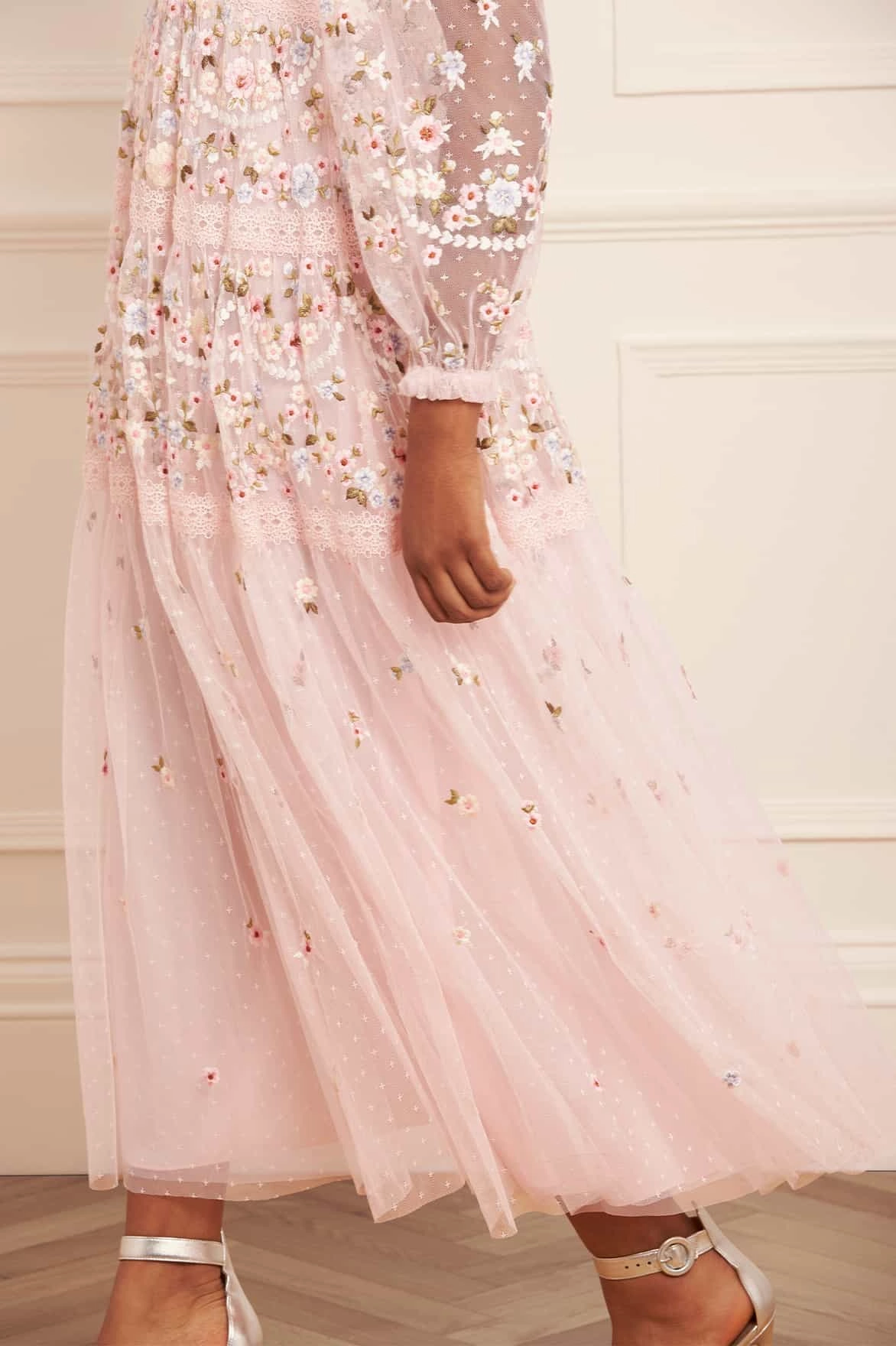 Garland Ribbon Ankle Gown Relax Cut