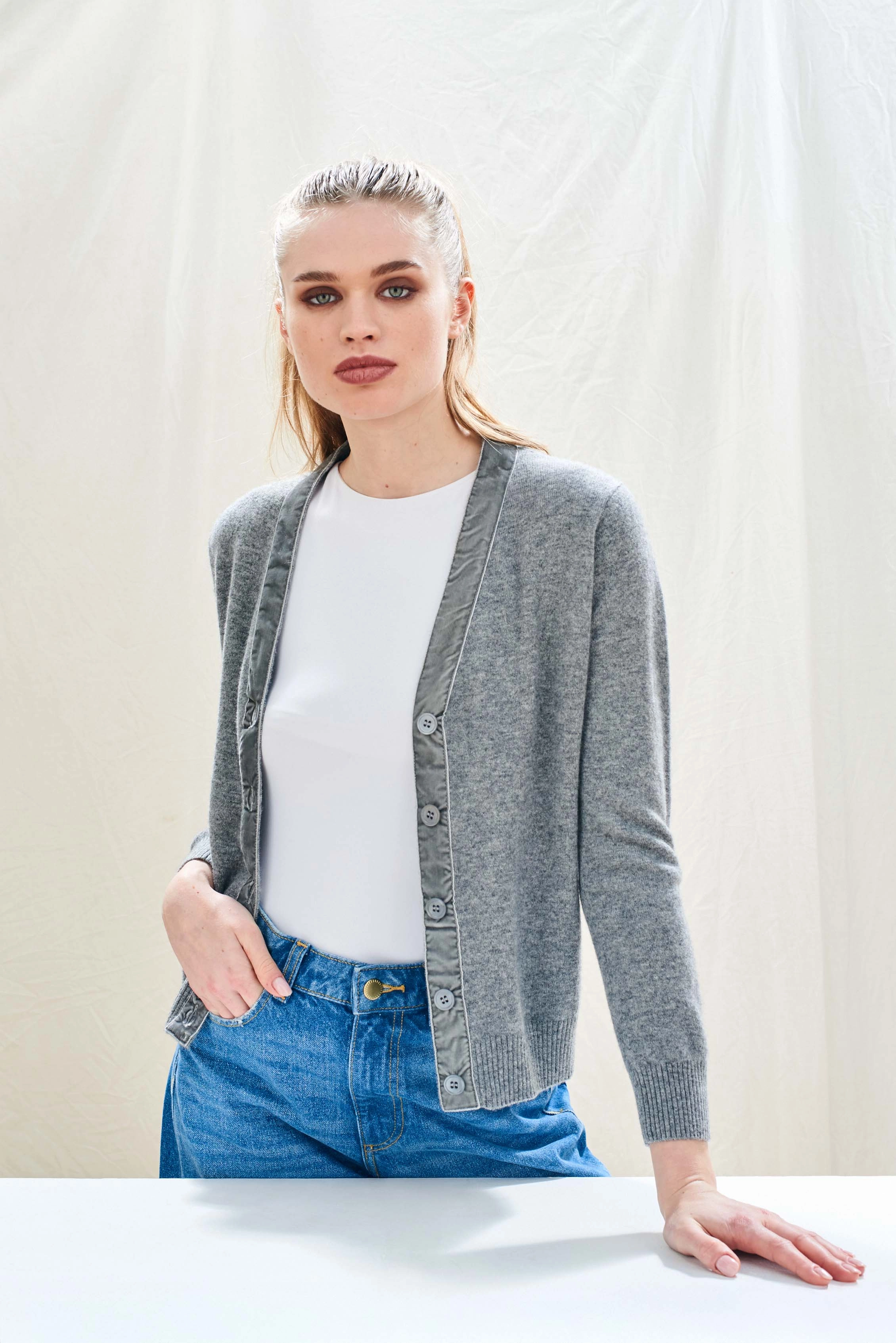 Slim Silhouette Velvet Little Cardigan Cloudy