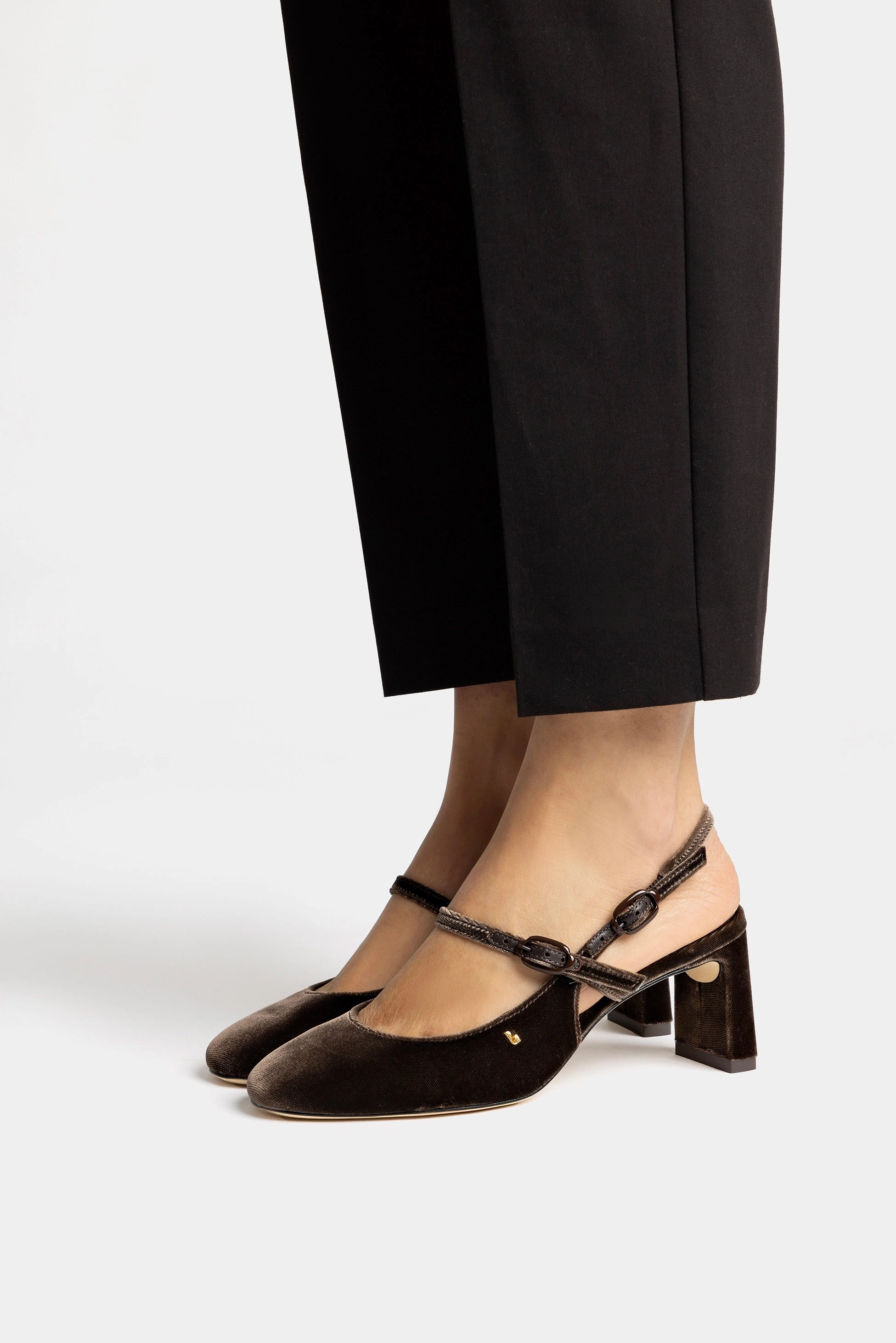 Breathable Inner Sleeve Anti Odor Georgina Pump In Brown Velvet