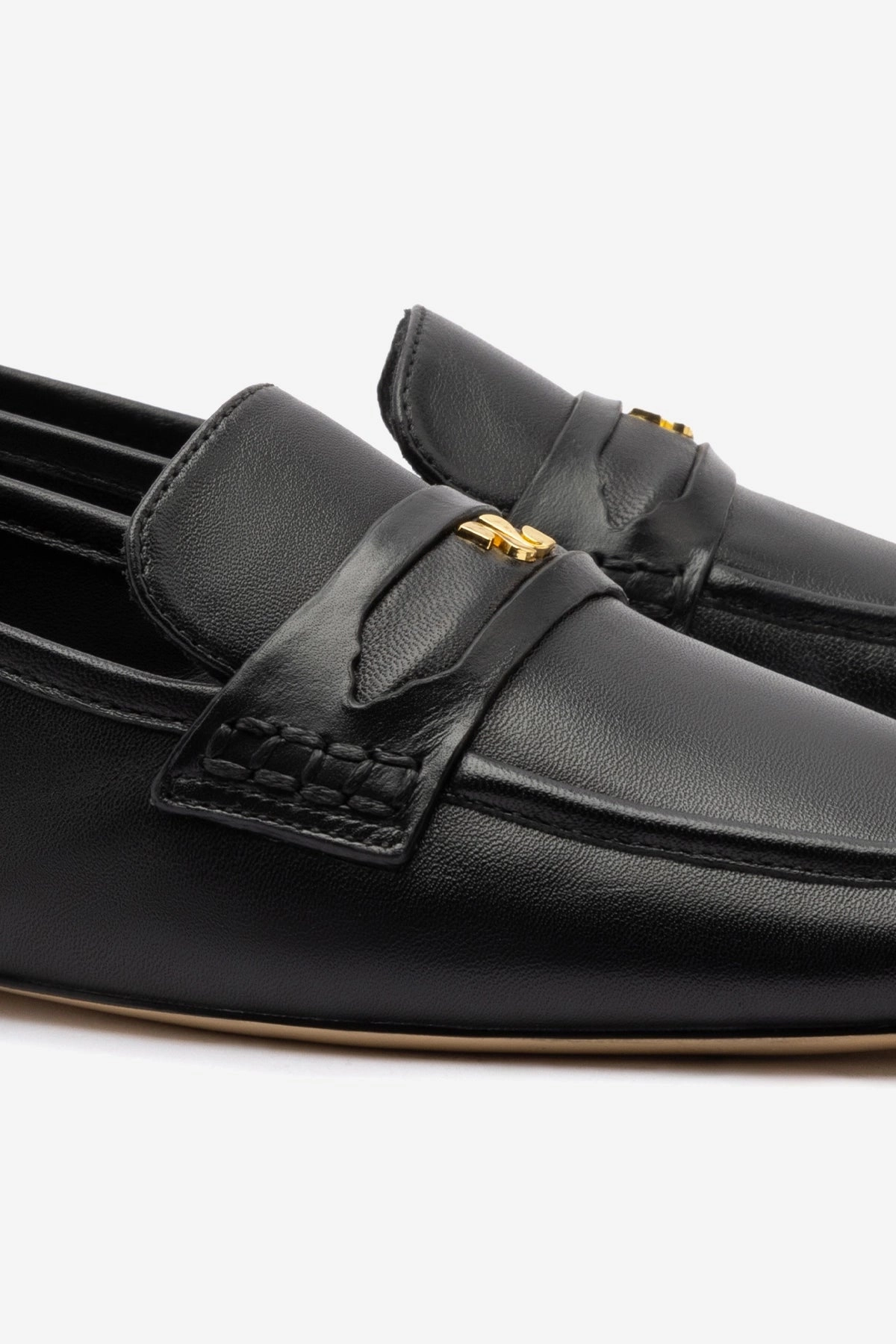 Suki Flat Loafer In Black Leather Firm Lock Feather Light Long Distance