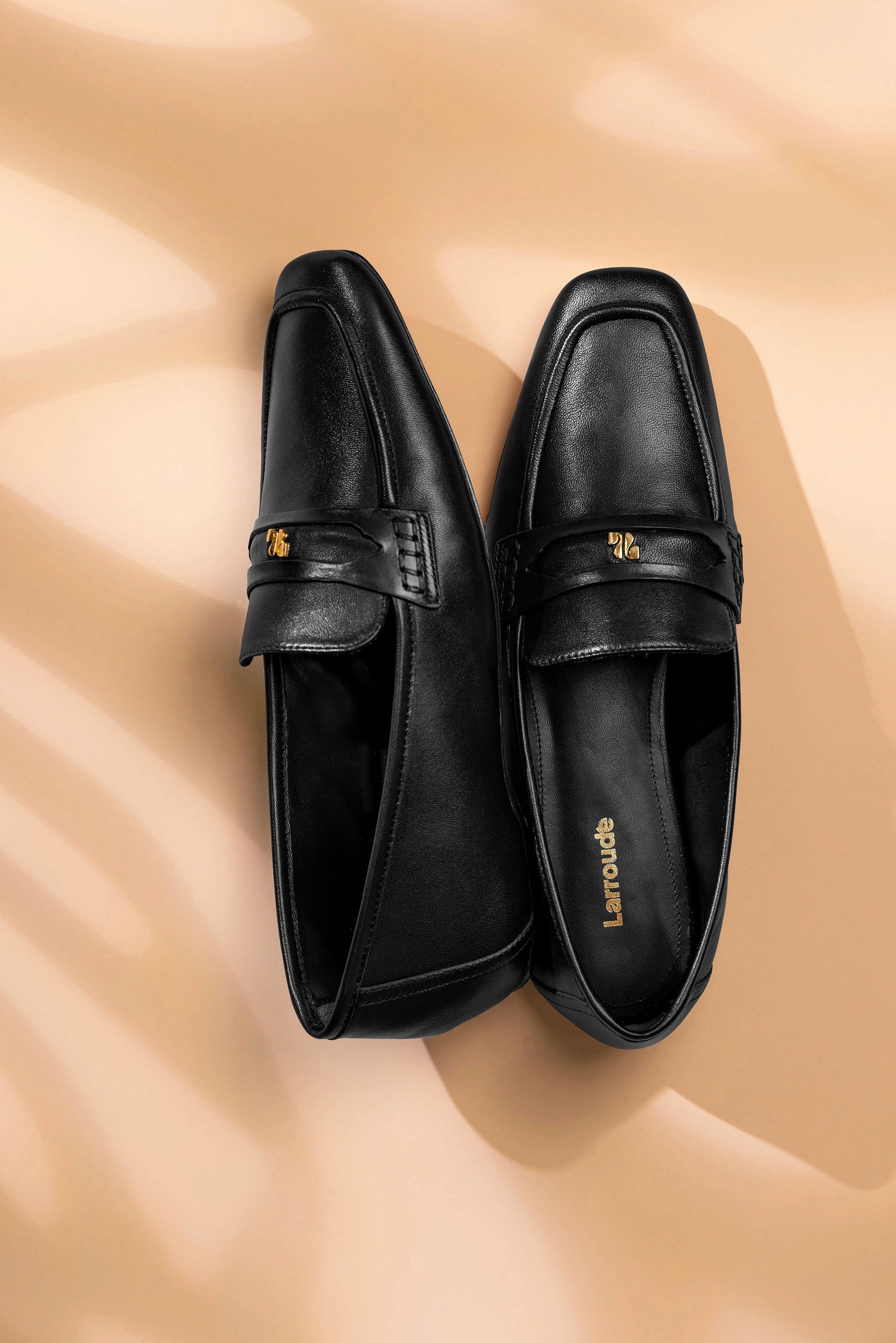 Suki Flat Loafer In Black Leather Quick Dry Technology Durable Build Airport Travel