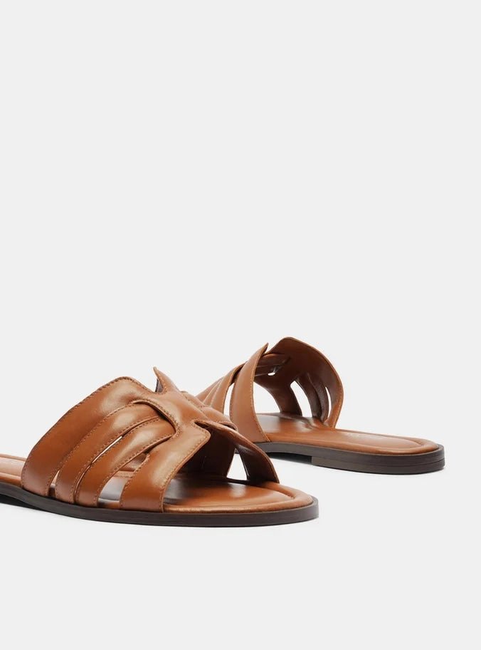 Ventilation holes Perfect for Travel Hanna Leather Flat