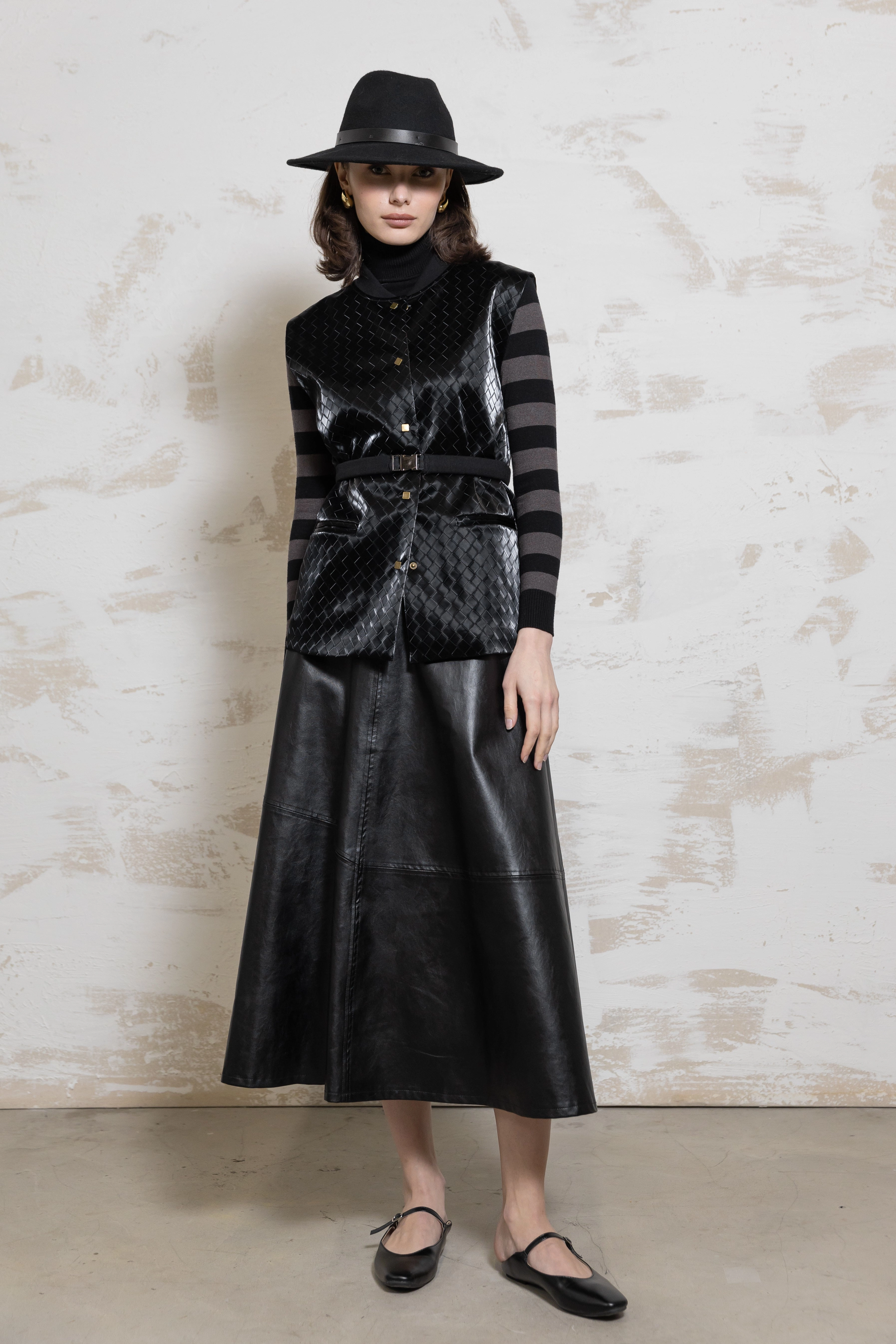 Harper Skirt - Black Cashmere Touch Unique Feature