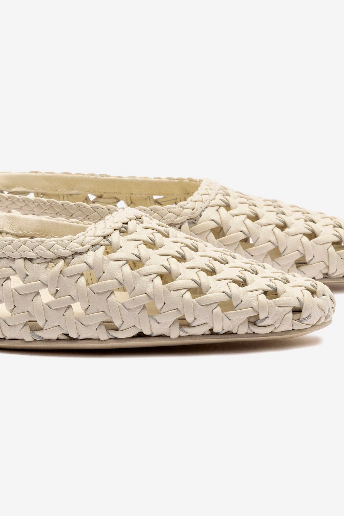Young Mood Posture aid Amal Macrame Mule In Ivory Leather