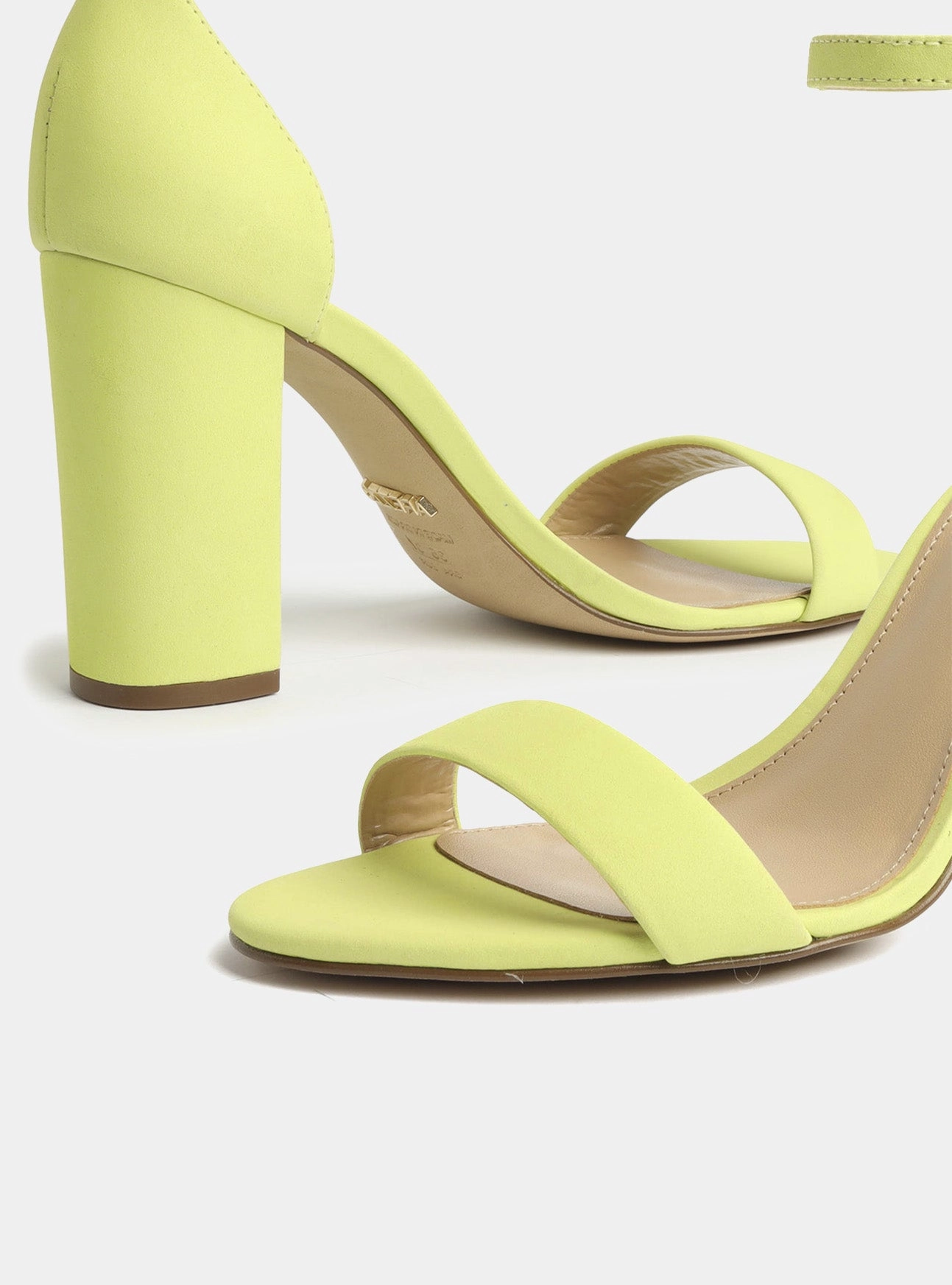 Cushioned Heel Pad Balanced Design Isabelli Leather Block Sandal