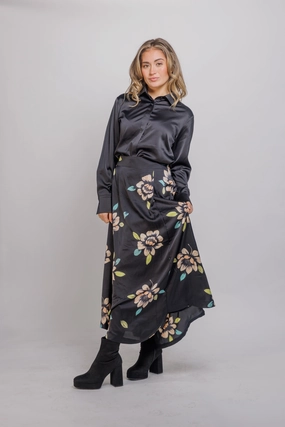 Abrasion resistant Fashion Fusion Ivee BLACK/MULTI large floral print maxi skirt 25683