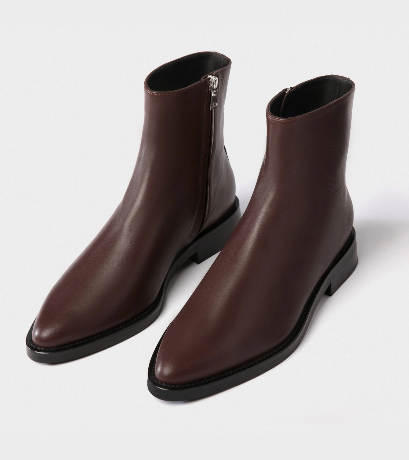 Shock-absorbing Minimal Look Lola Waterproof Feature