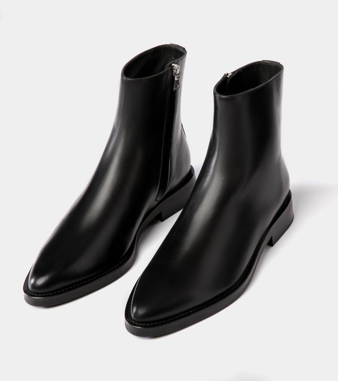 Lola Waterproof Feature Tight Fit