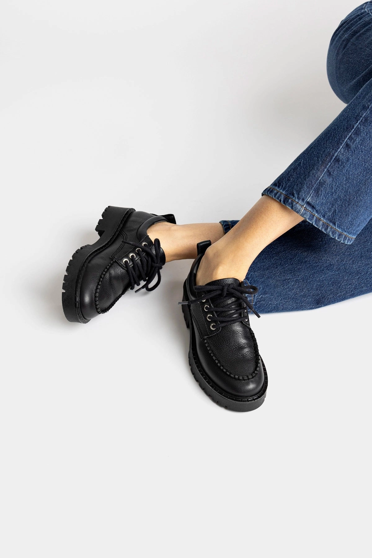 Surf Mode London Lace Up Loafer In Black Leather