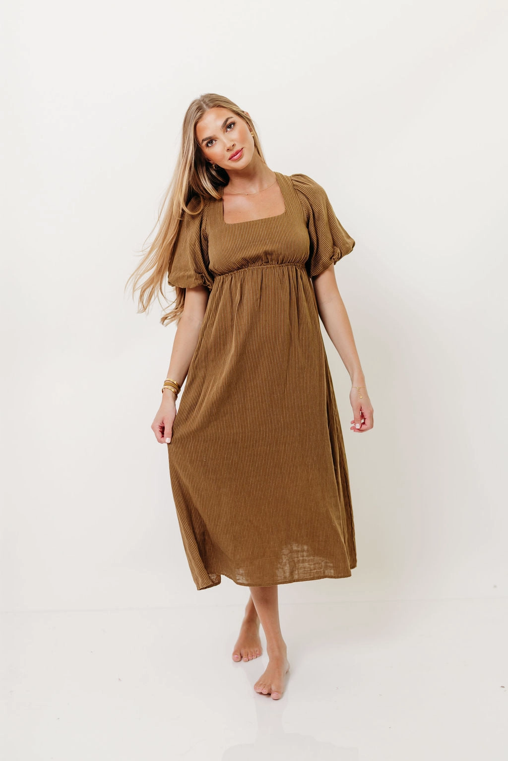 Timeless office dress Sleek Flex Phoebe Midi Dress in Camel/Cream