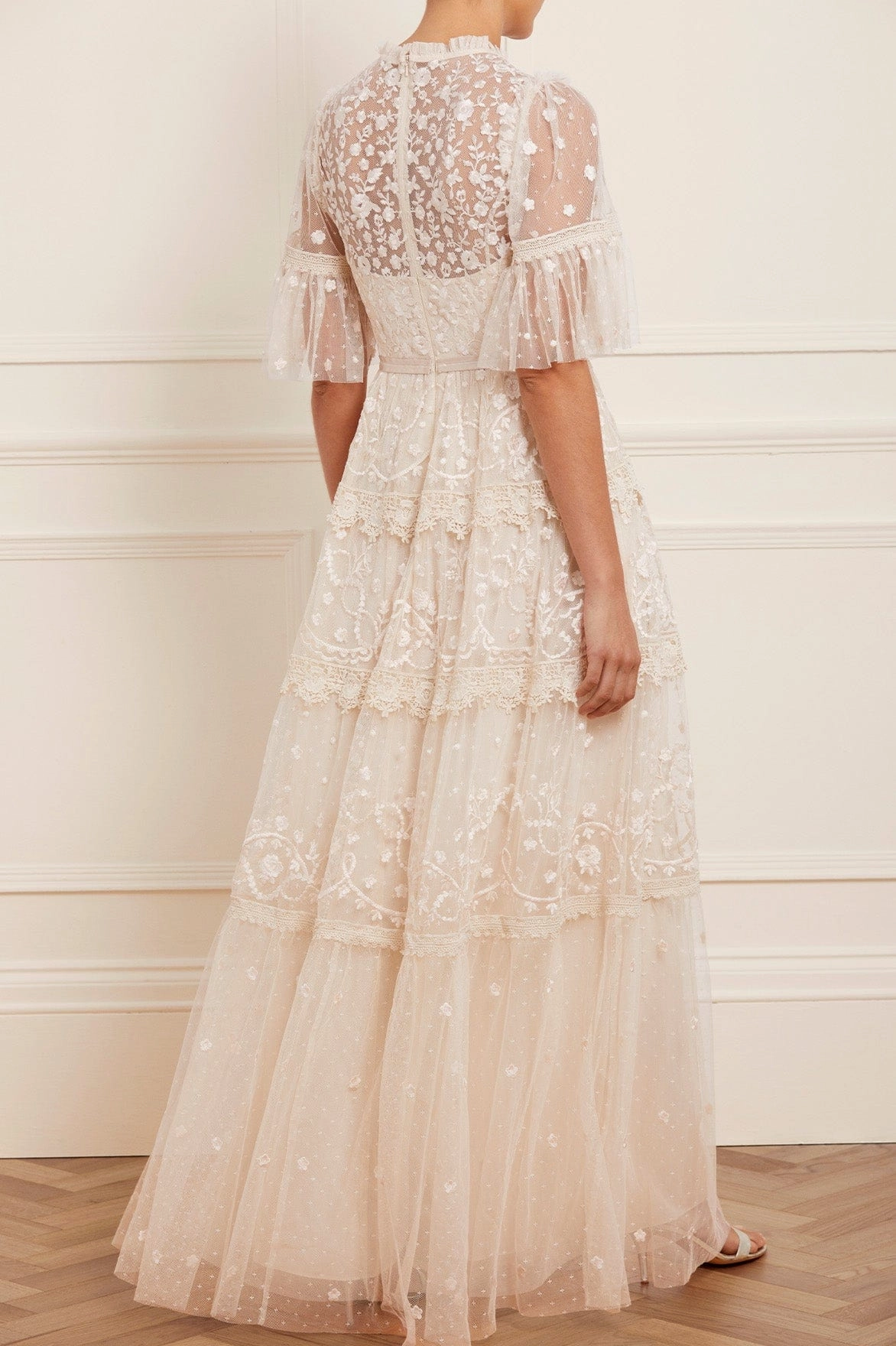 Dew Tone Midsummer Lace Round Neck Gown