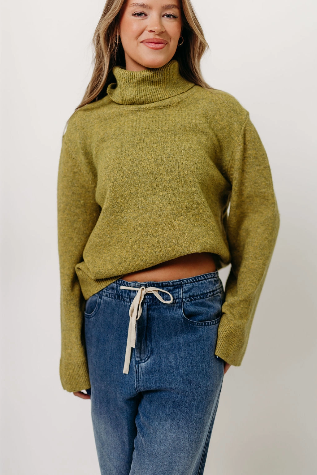 Mildred Turtleneck Sweater in Citron V-neck Shirt Thermal Regulating Design
