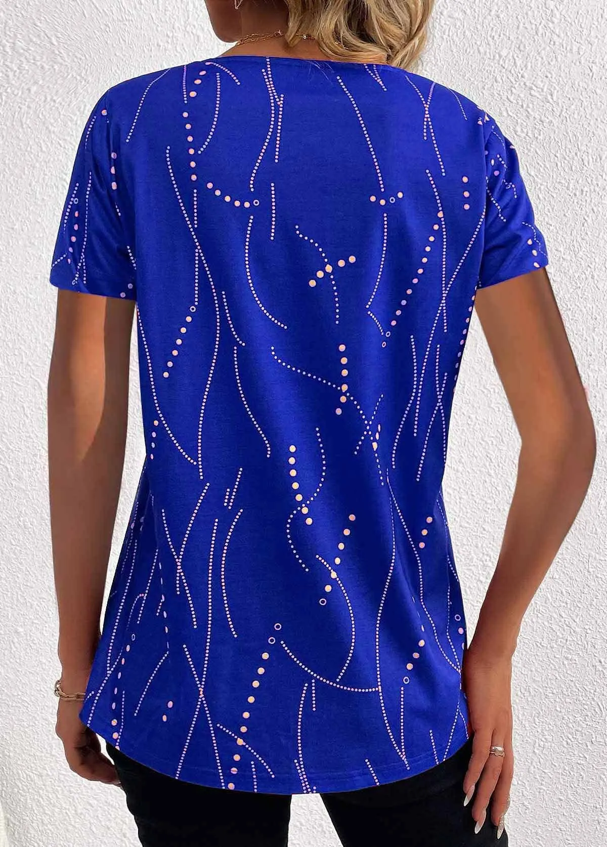 BUTTON DOT V-NECK SHORT-SLEEVED BLOUSE_CWTBLS0939 Flatlock Seam Technique