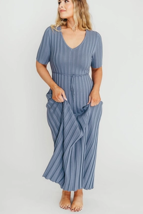 Oakley Ribbed Maxi Dress in Dusty Blue - Bump Friendly *Final-Sale* Casual Look