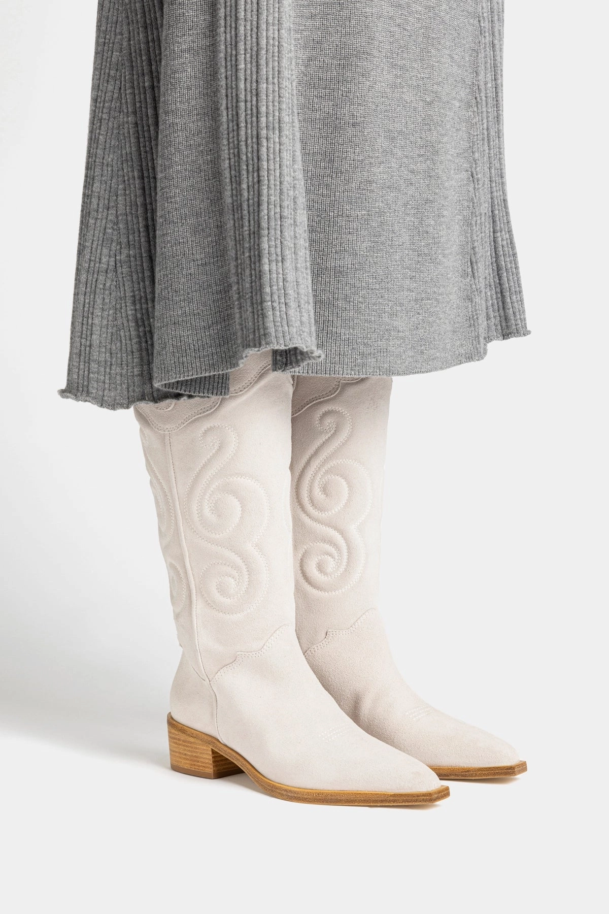 Hero Walk Paloma Boot In Mushroom Grey Suede